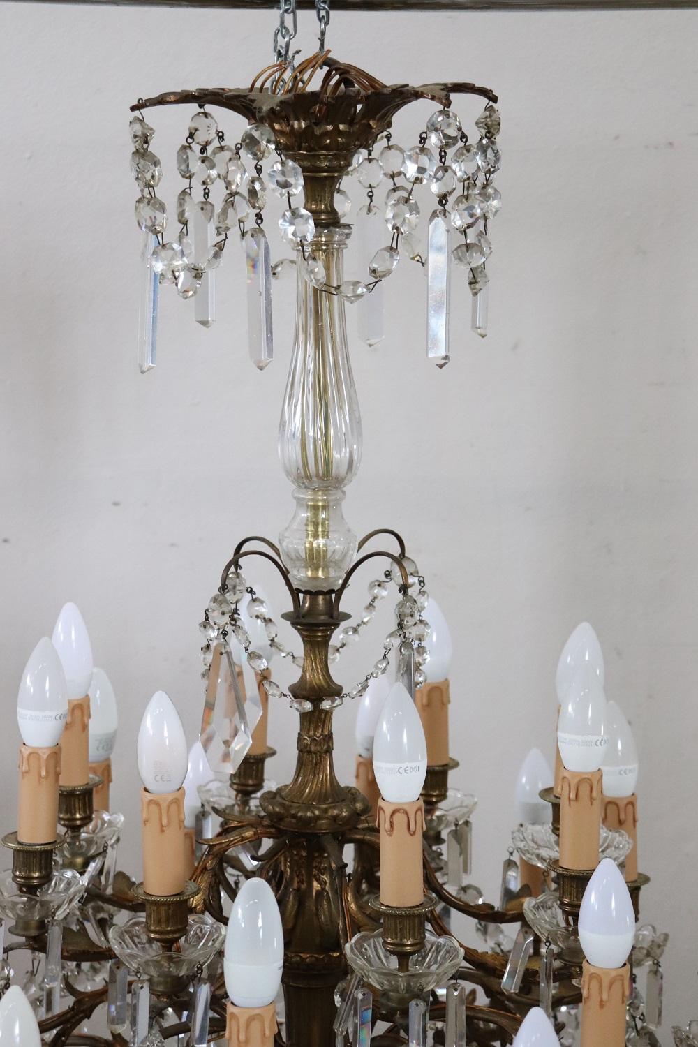 Early 20th Century Italian Gilded Bronze and Crystal Large Chandelier, 24 Bulbs For Sale 1
