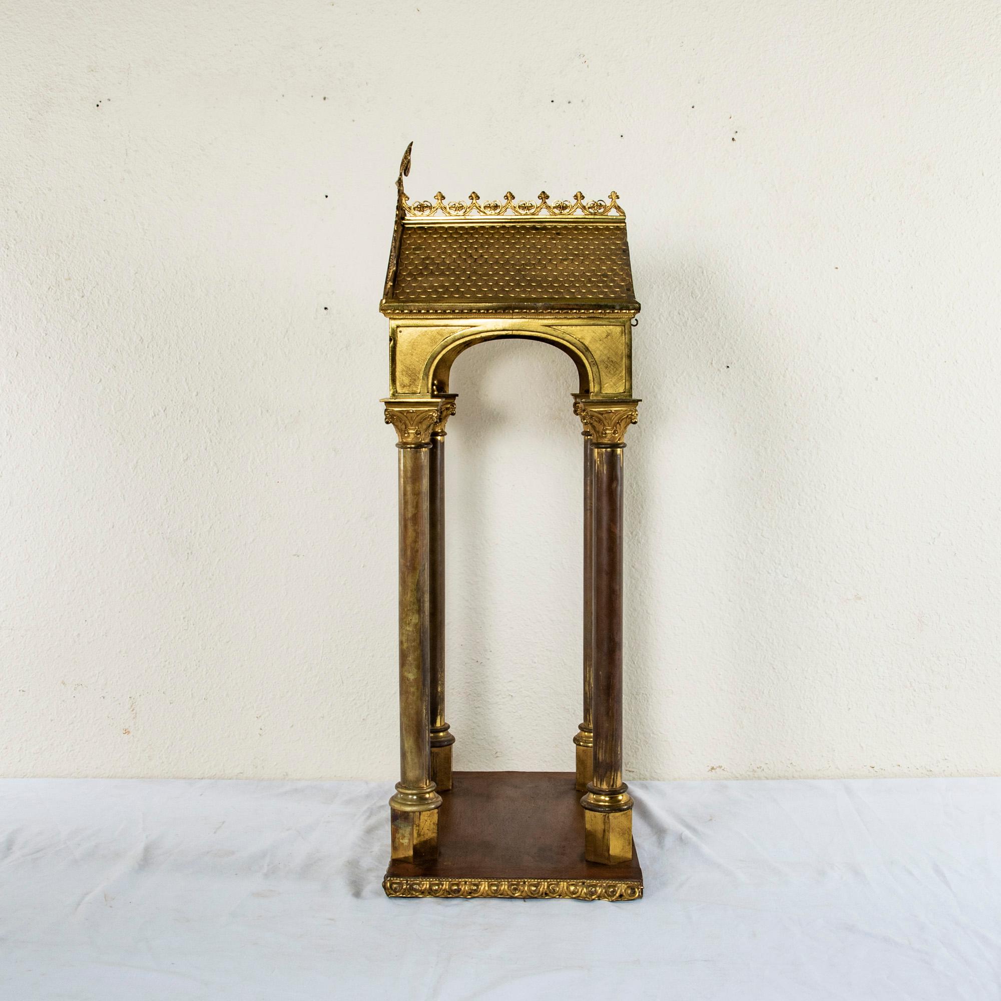 Early 20th Century Italian Gilt Brass and Wooden Altar or Sculpture Stand In Good Condition For Sale In Fayetteville, AR