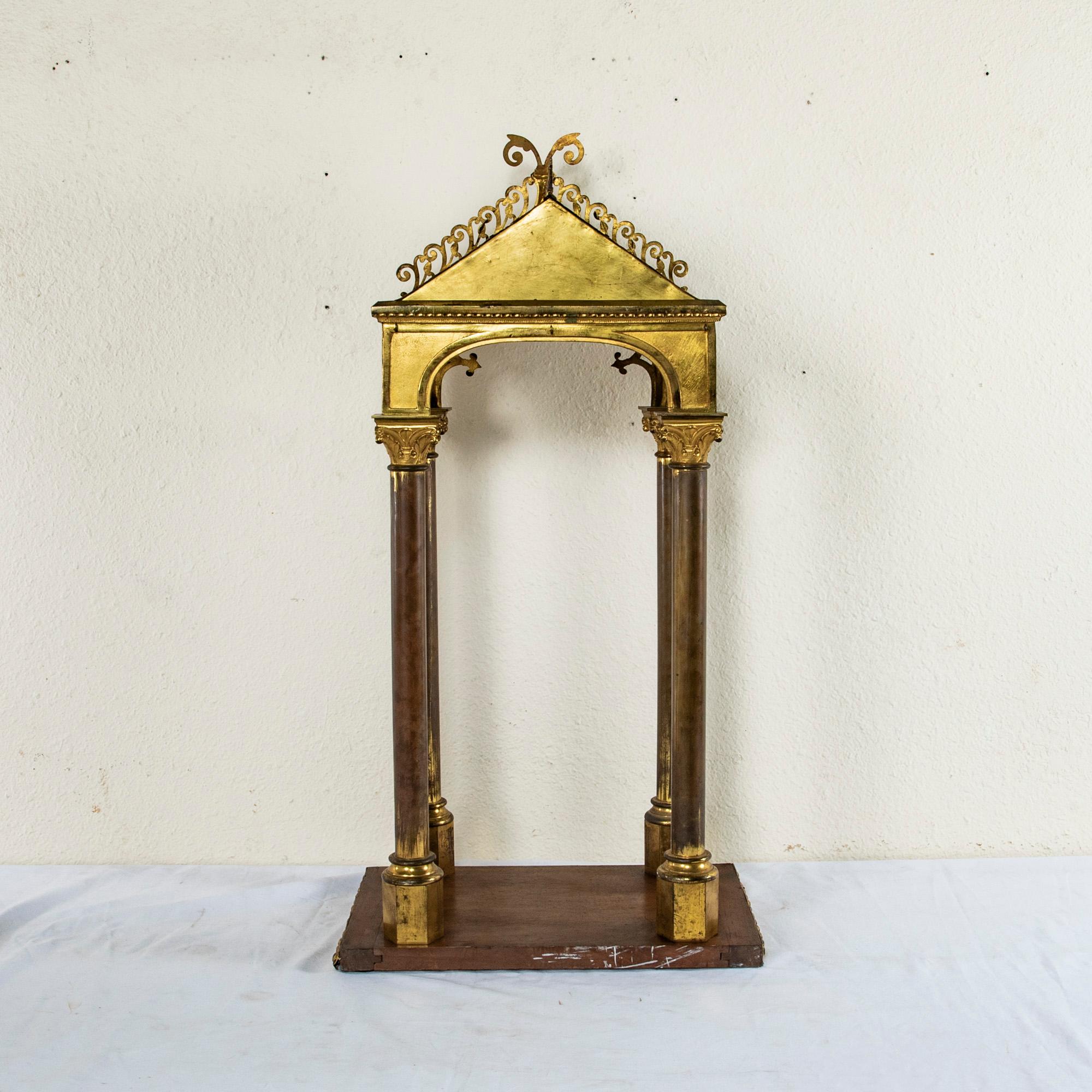 Early 20th Century Italian Gilt Brass and Wooden Altar or Sculpture Stand For Sale 1