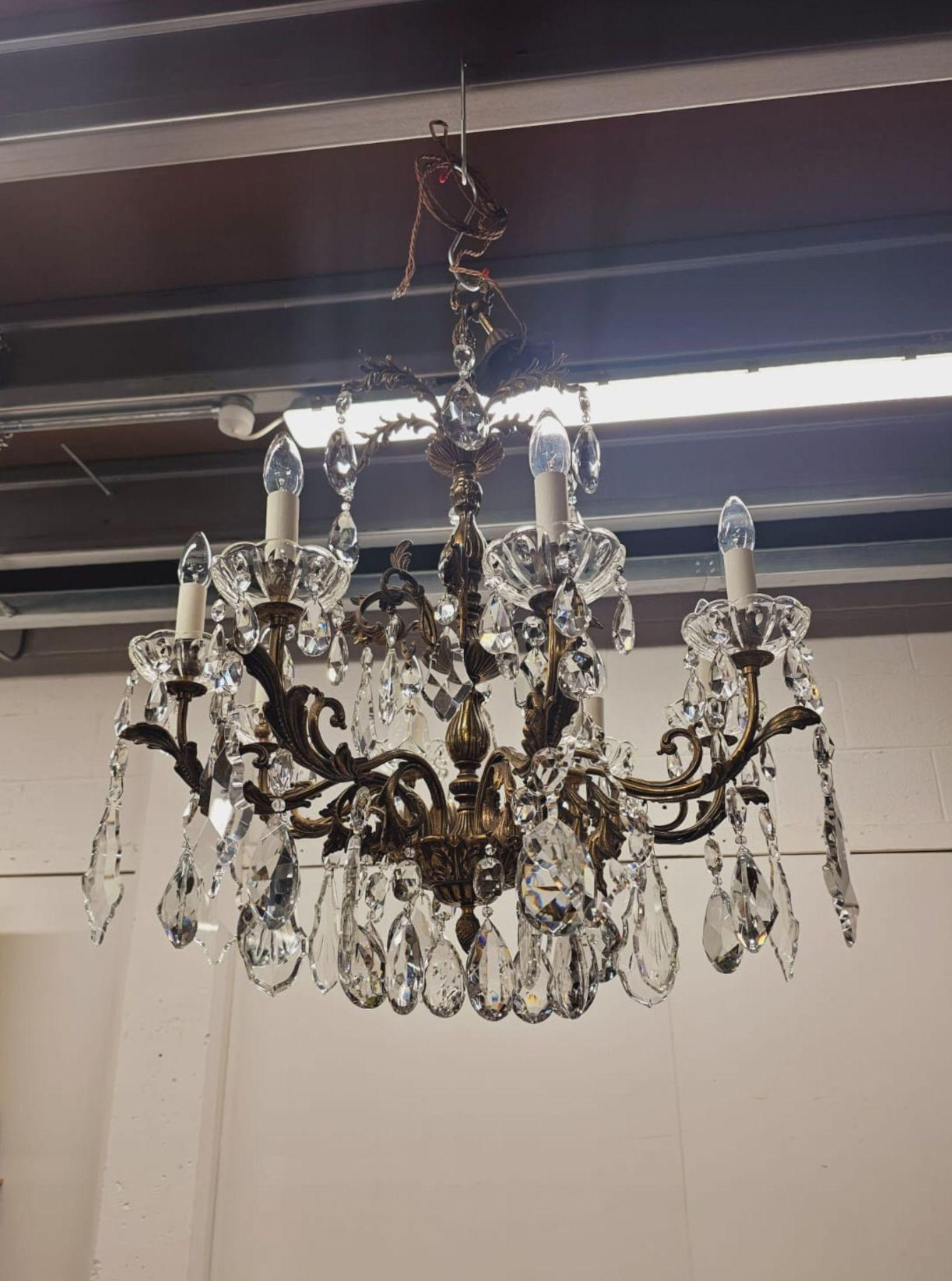 XX secolo Lampadario a otto rami in bronzo dorato e cristallo dei primi del Novecento italiano in vendita