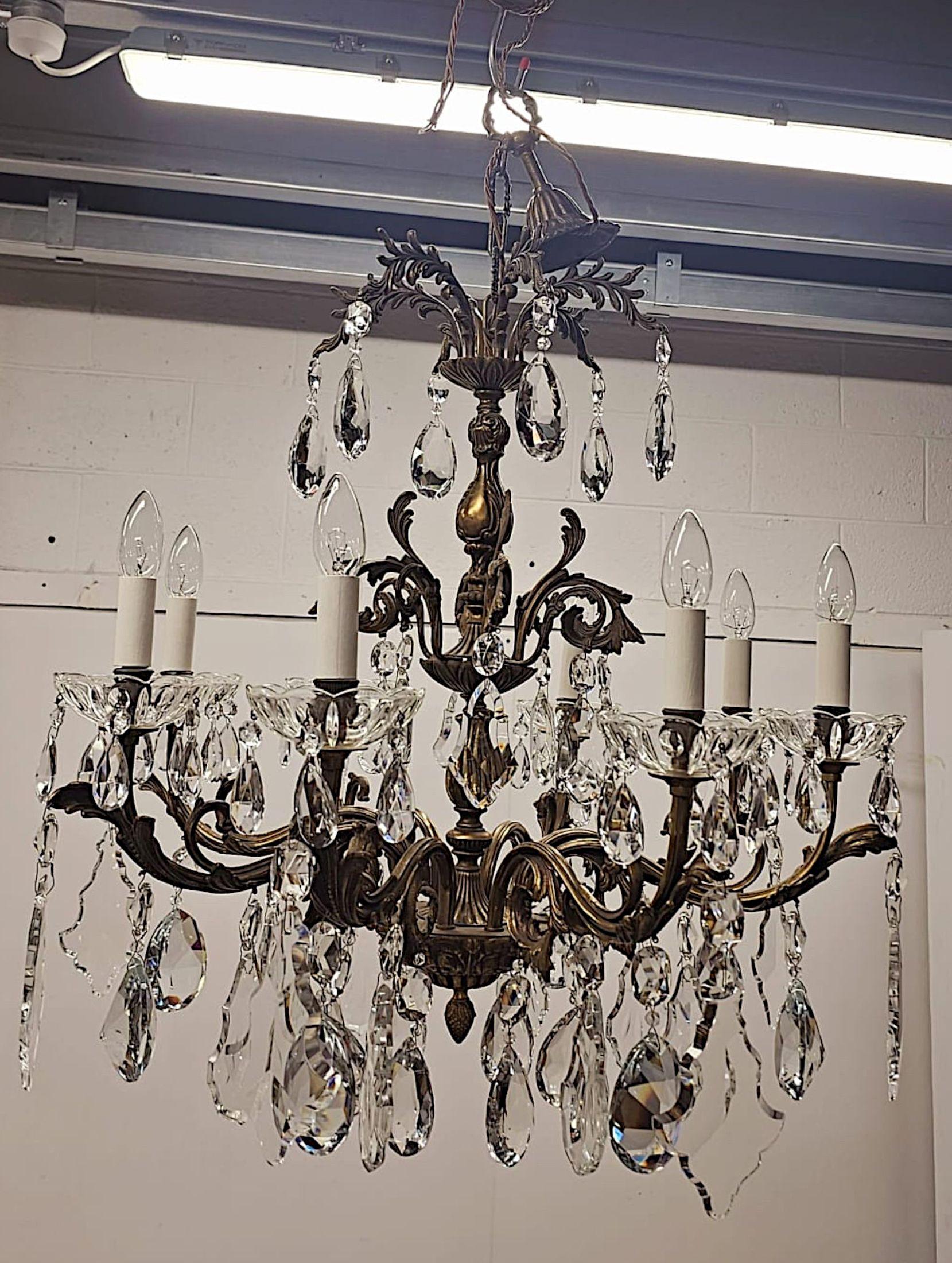 Lampadario a otto rami in bronzo dorato e cristallo dei primi del Novecento italiano in vendita 1