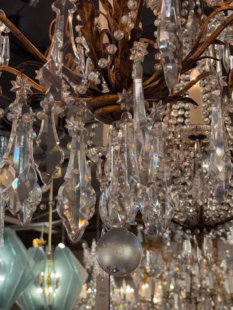 Lustre italien du début du 20e siècle en toile dorée et cristal en vente 1