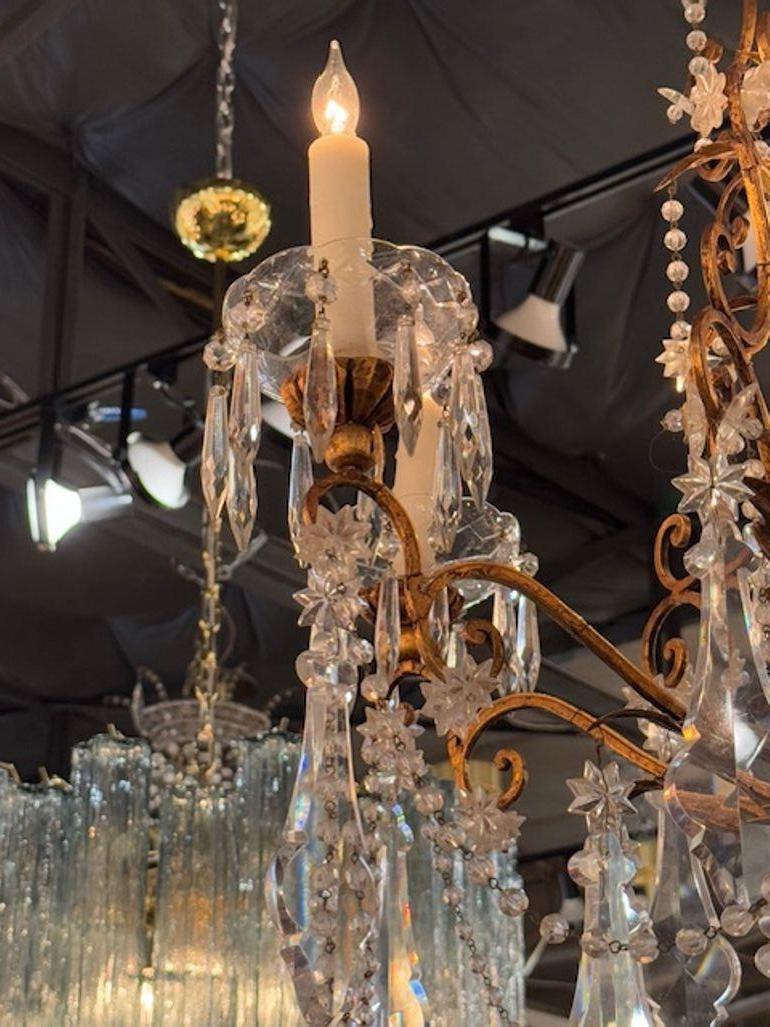 Lustre italien du début du 20e siècle en toile dorée et cristal en vente 2