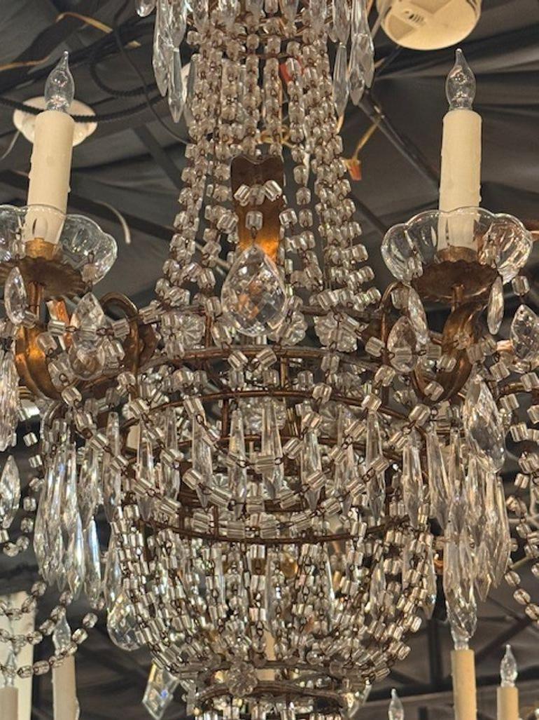Italiano Lampadario stile impero in tole dorate e cristallo dei primi del Novecento italiano in vendita