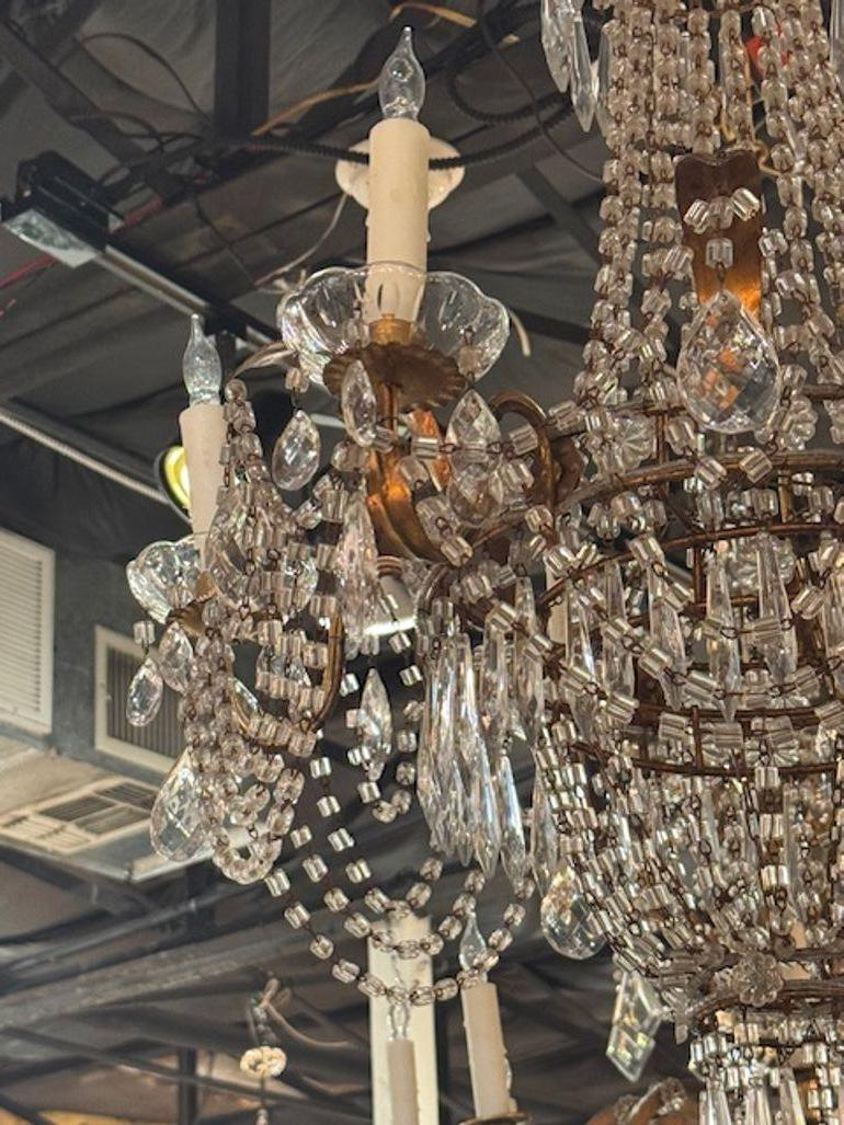Lampadario stile impero in tole dorate e cristallo dei primi del Novecento italiano In condizioni buone in vendita a Dallas, TX