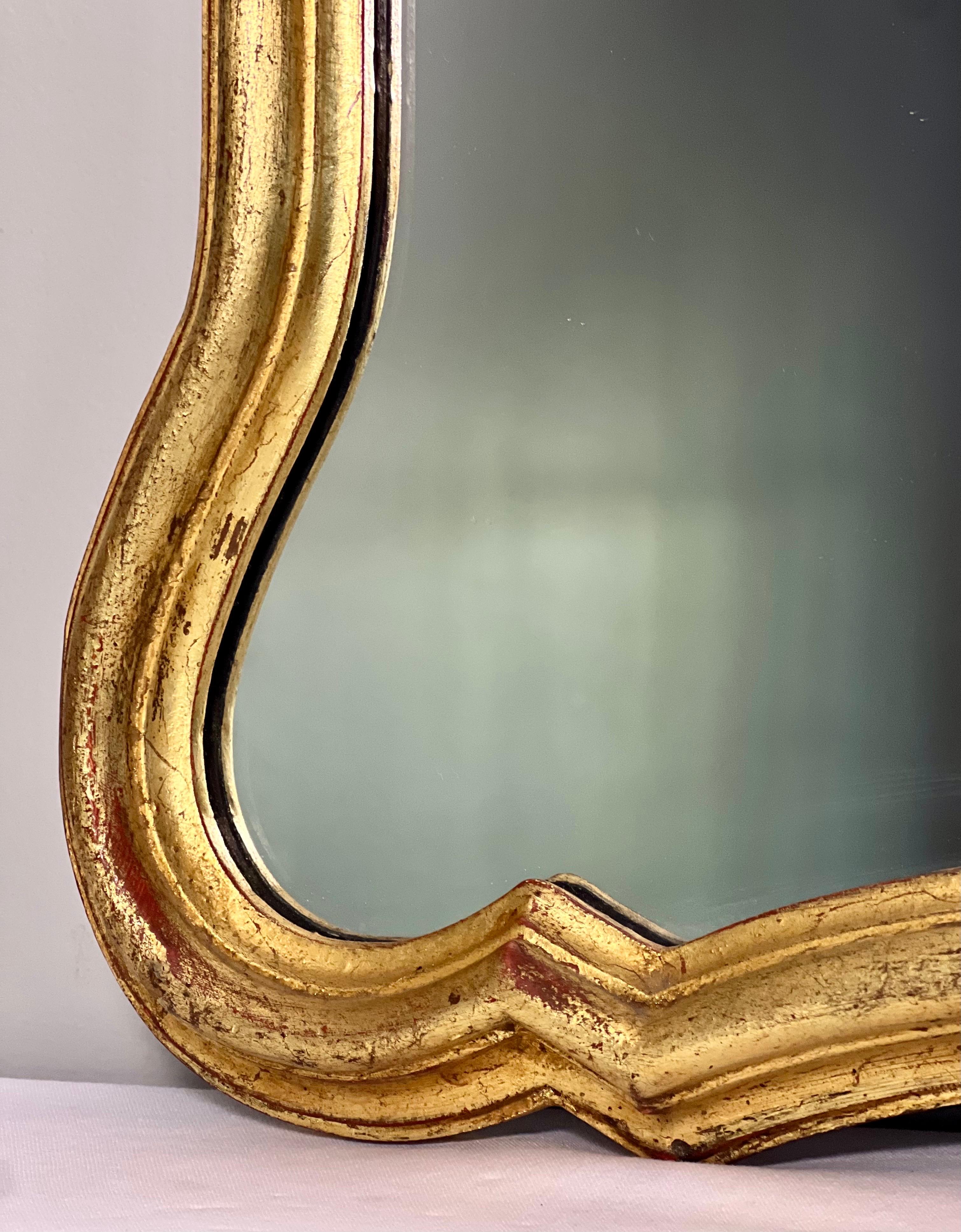 Frühes 20. Jahrhundert Italienischer Giltwood-Spiegel mit Bogen (Mitte des 20. Jahrhunderts) im Angebot