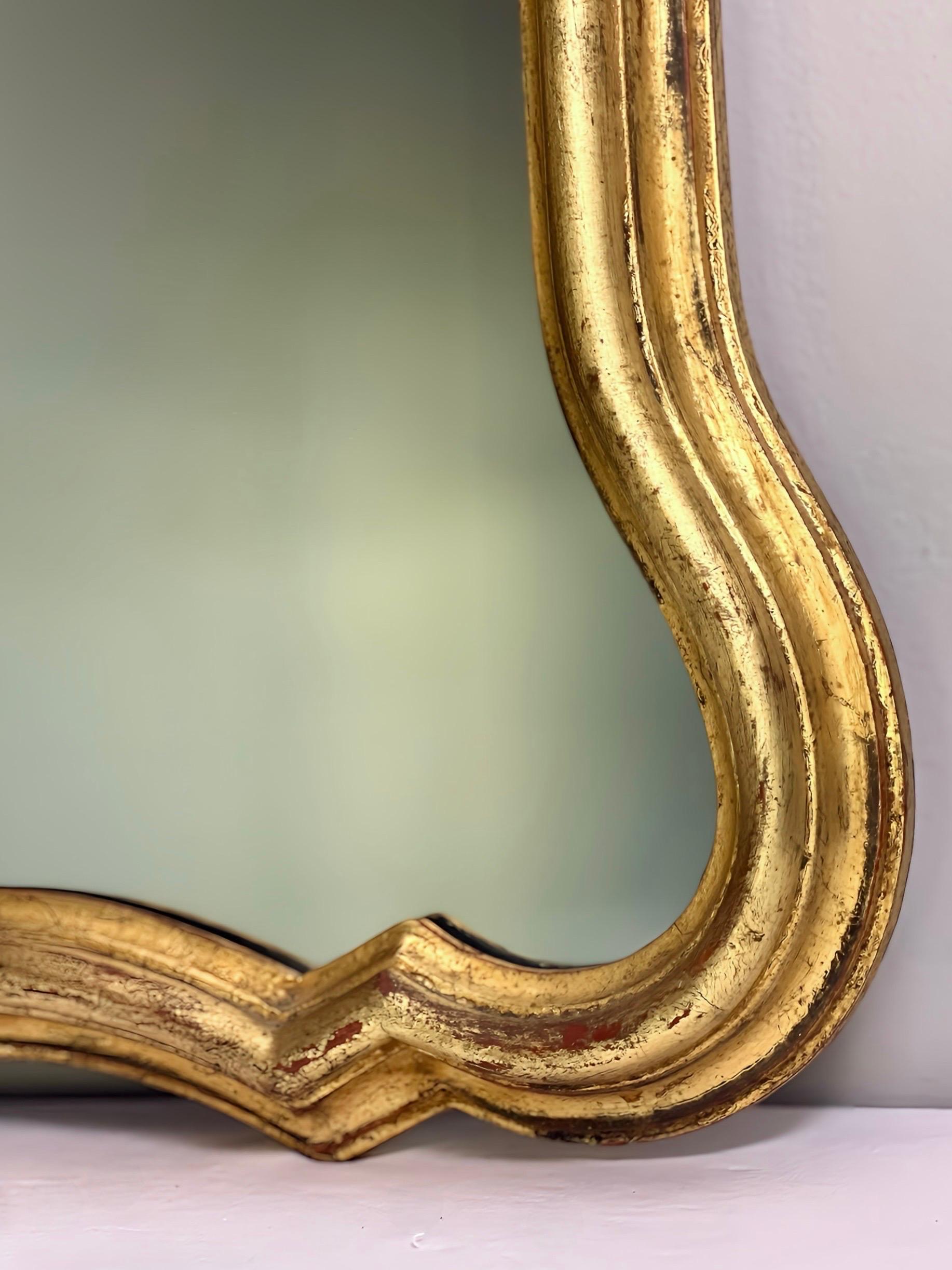 Frühes 20. Jahrhundert Italienischer Giltwood-Spiegel mit Bogen im Angebot 1
