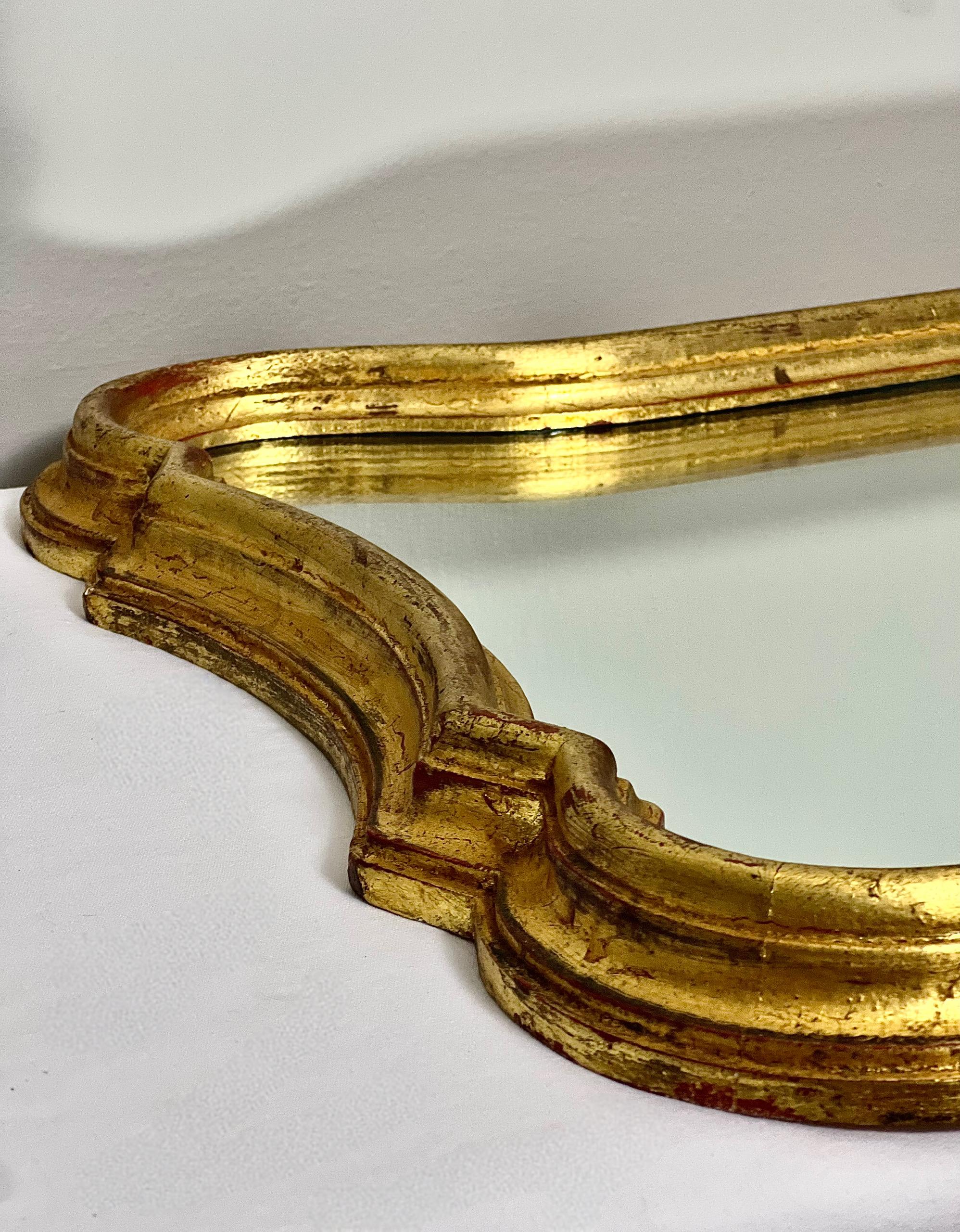 Frühes 20. Jahrhundert Italienischer Giltwood-Spiegel mit Bogen im Angebot 2