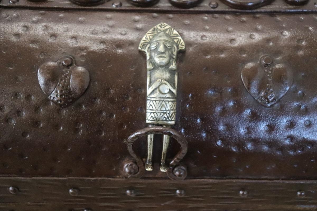 Boîte décorative ou petite malle de style gothique italien du début du 20e siècle en vente 7