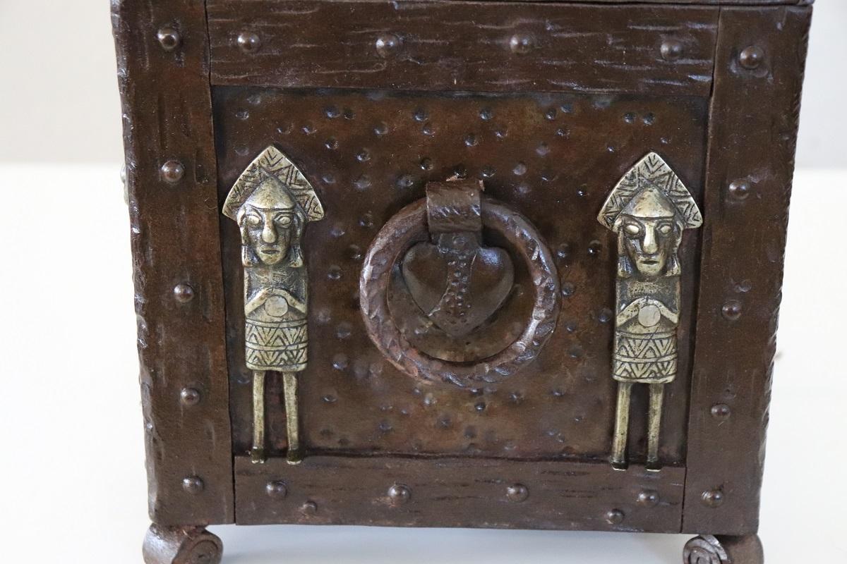 Boîte décorative ou petite malle de style gothique italien du début du 20e siècle en vente 1