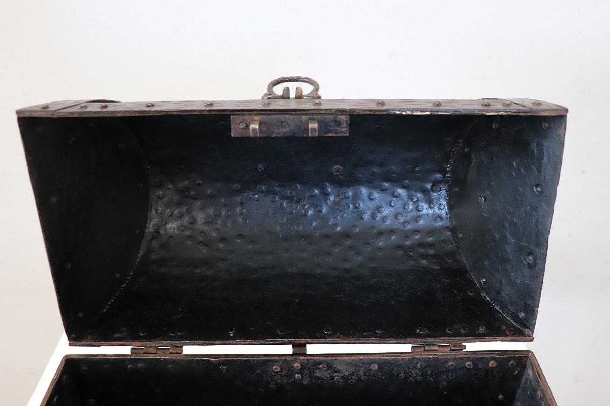 Boîte décorative ou petite malle de style gothique italien du début du 20e siècle en vente 3
