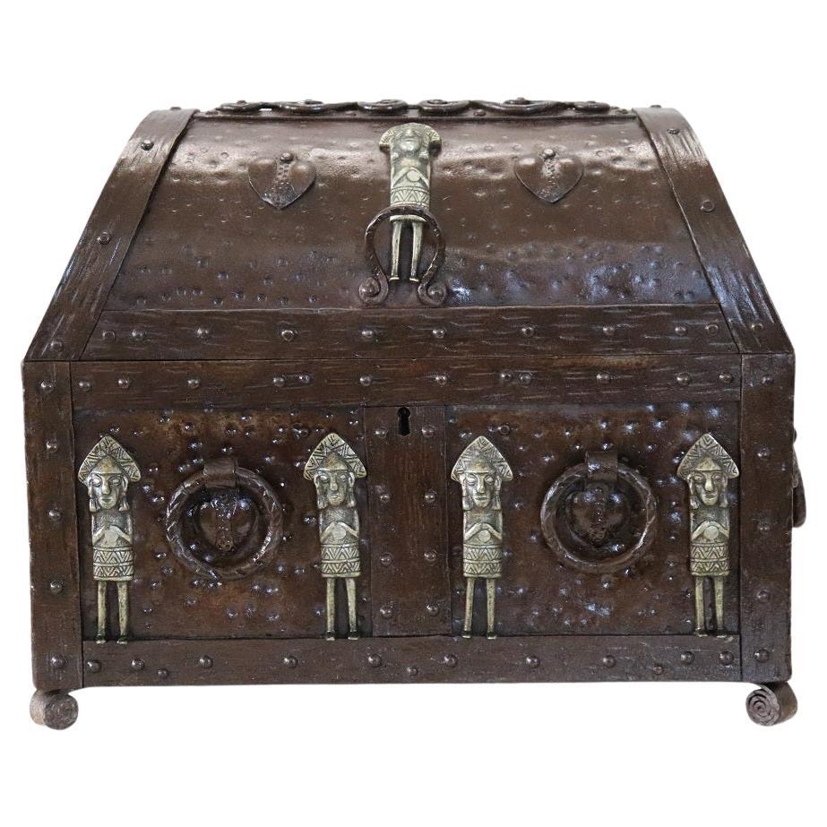 Boîte décorative ou petite malle de style gothique italien du début du 20e siècle en vente