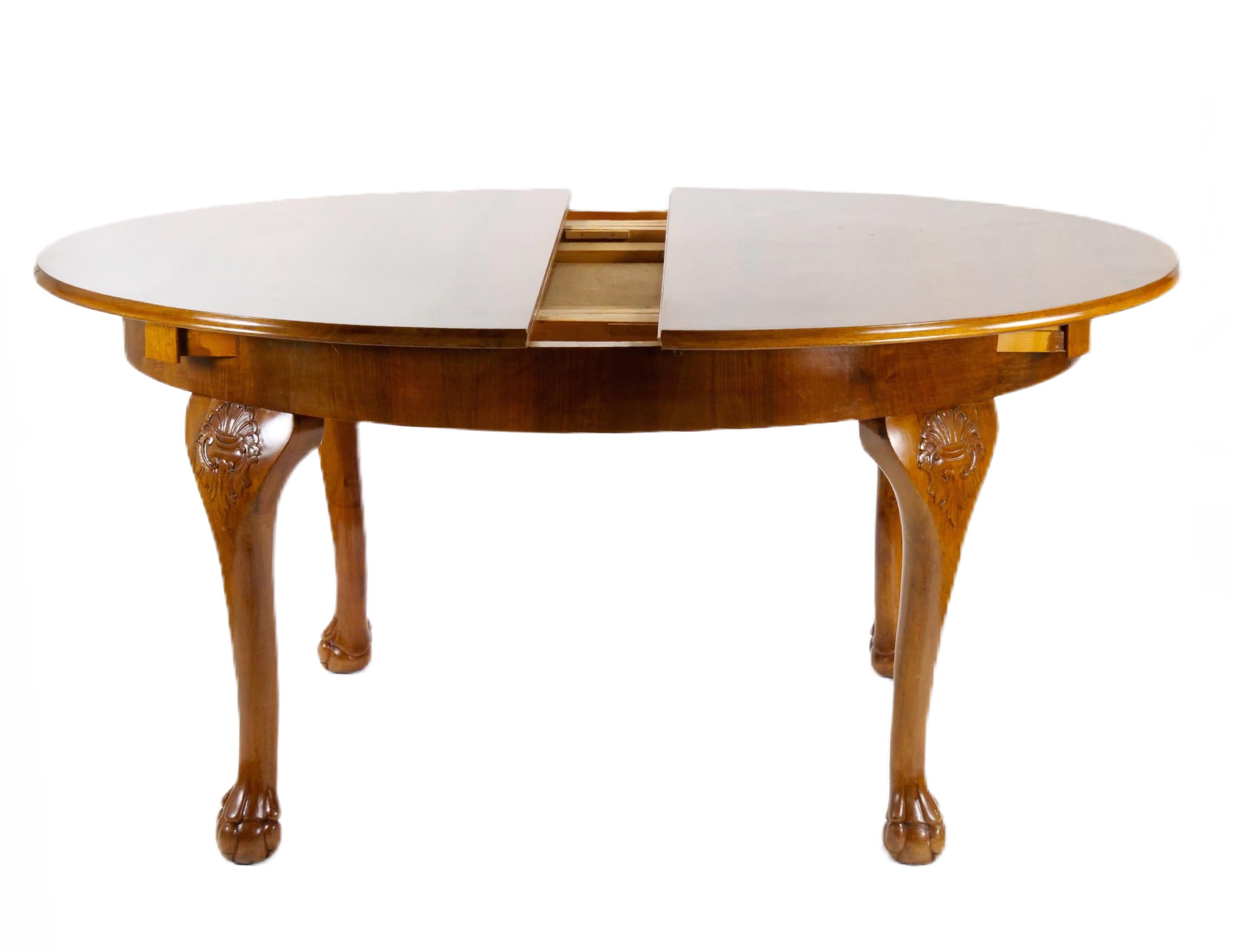 Early 20th Century Italian Hand Carved Walnut Neoclassical Style Dining Table For Sale 1
