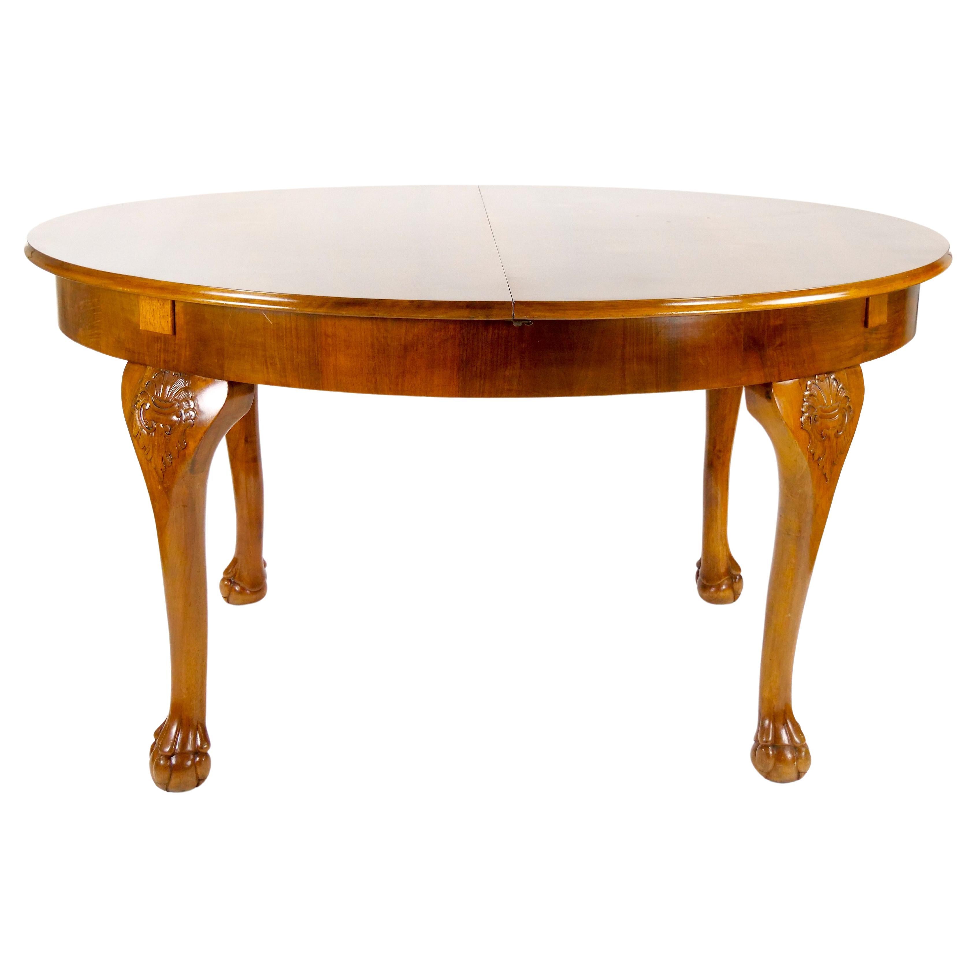 Table de salle à manger de style néoclassique en noyer sculpté à la main, Italie du début du 20e siècle en vente