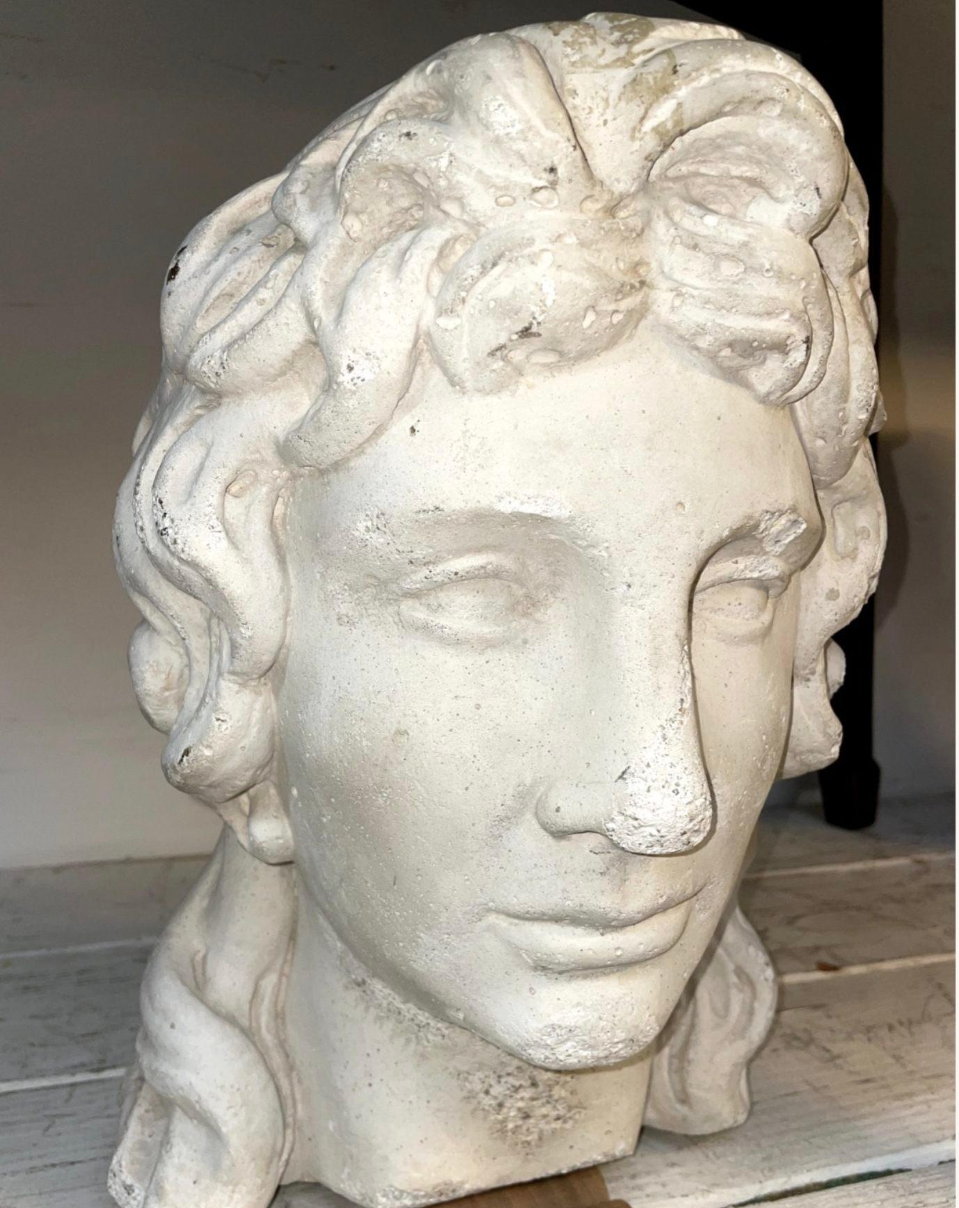 Early 20th Century Italian Head Sculpture Excellent état - En vente à Los Angeles, CA