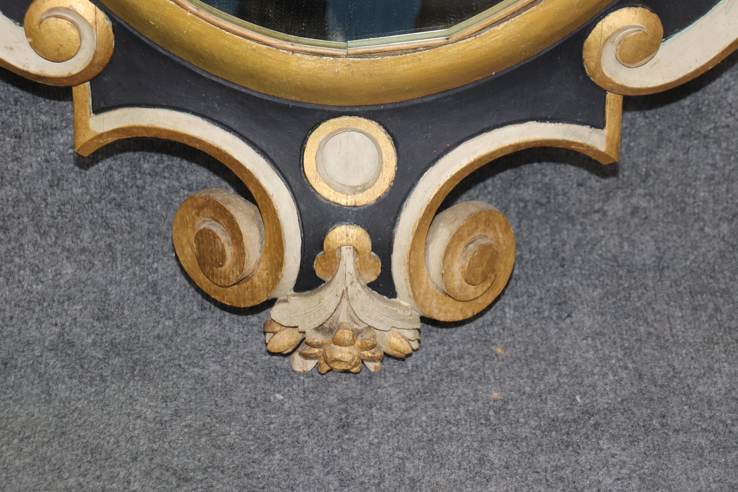 Miroir gothique italien du début du 20e siècle à plis de lin sculptés et polychromes en vente 2