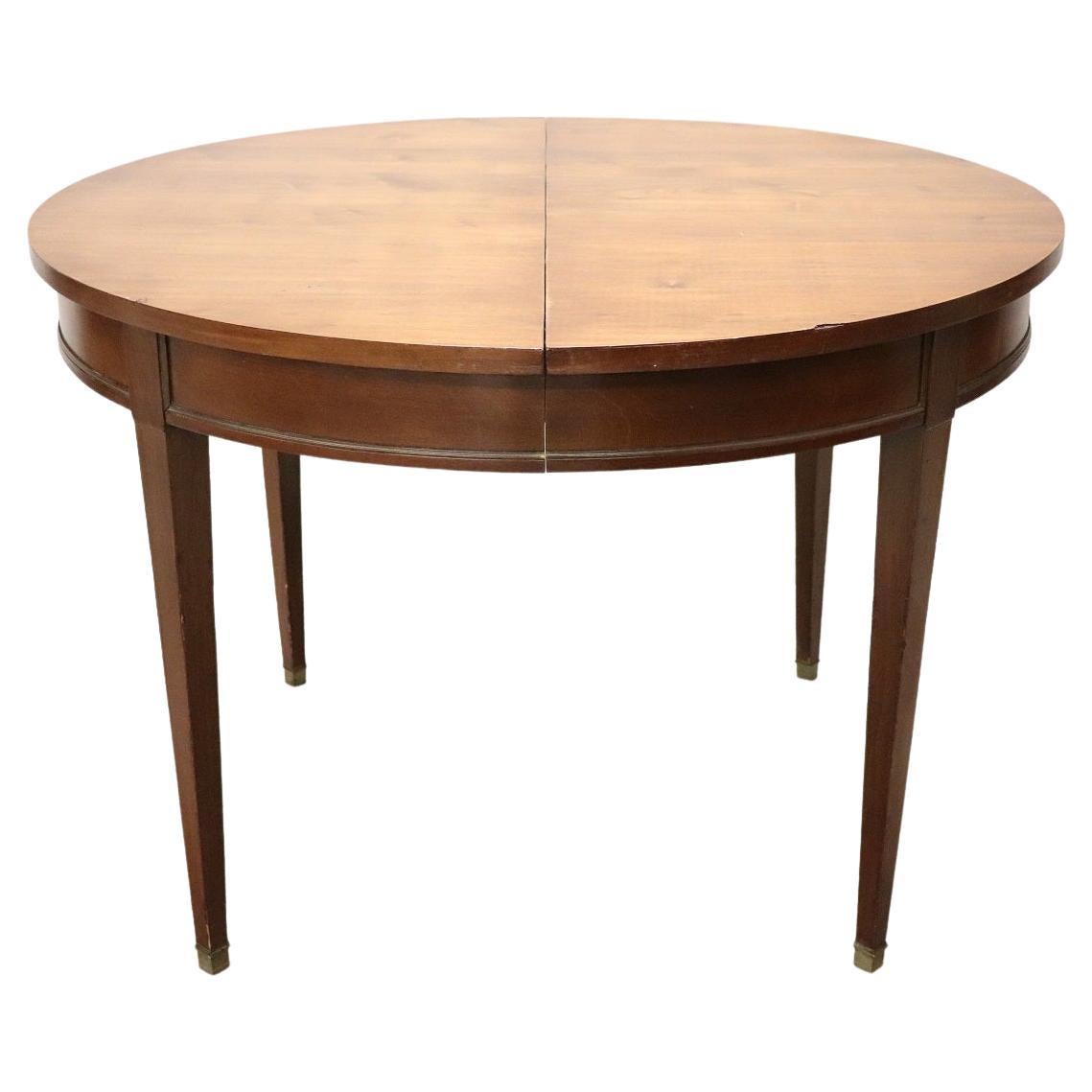 Early 20th Century Italian Louis XVI Style Walnut Round Extendable Dining Table