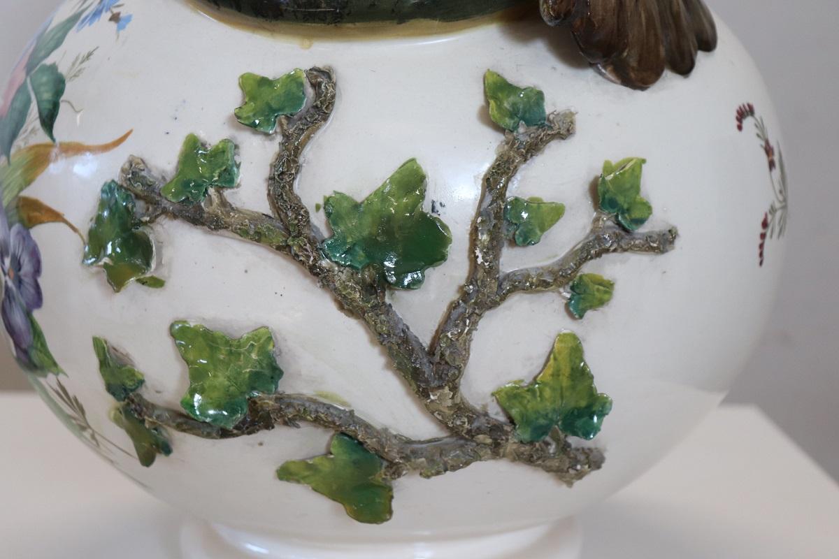 Jarrón italiano de cerámica majestuosa de principios del siglo XX con águila y cocodrilo en venta 5