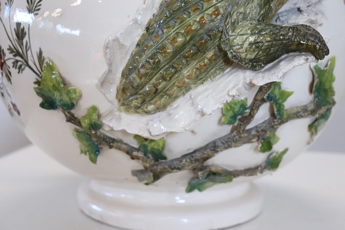 Jarrón italiano de cerámica majestuosa de principios del siglo XX con águila y cocodrilo en venta 10
