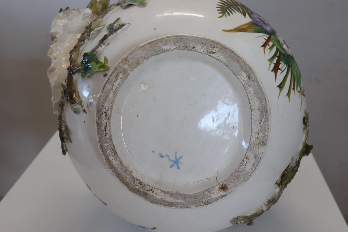 Jarrón italiano de cerámica majestuosa de principios del siglo XX con águila y cocodrilo en venta 11