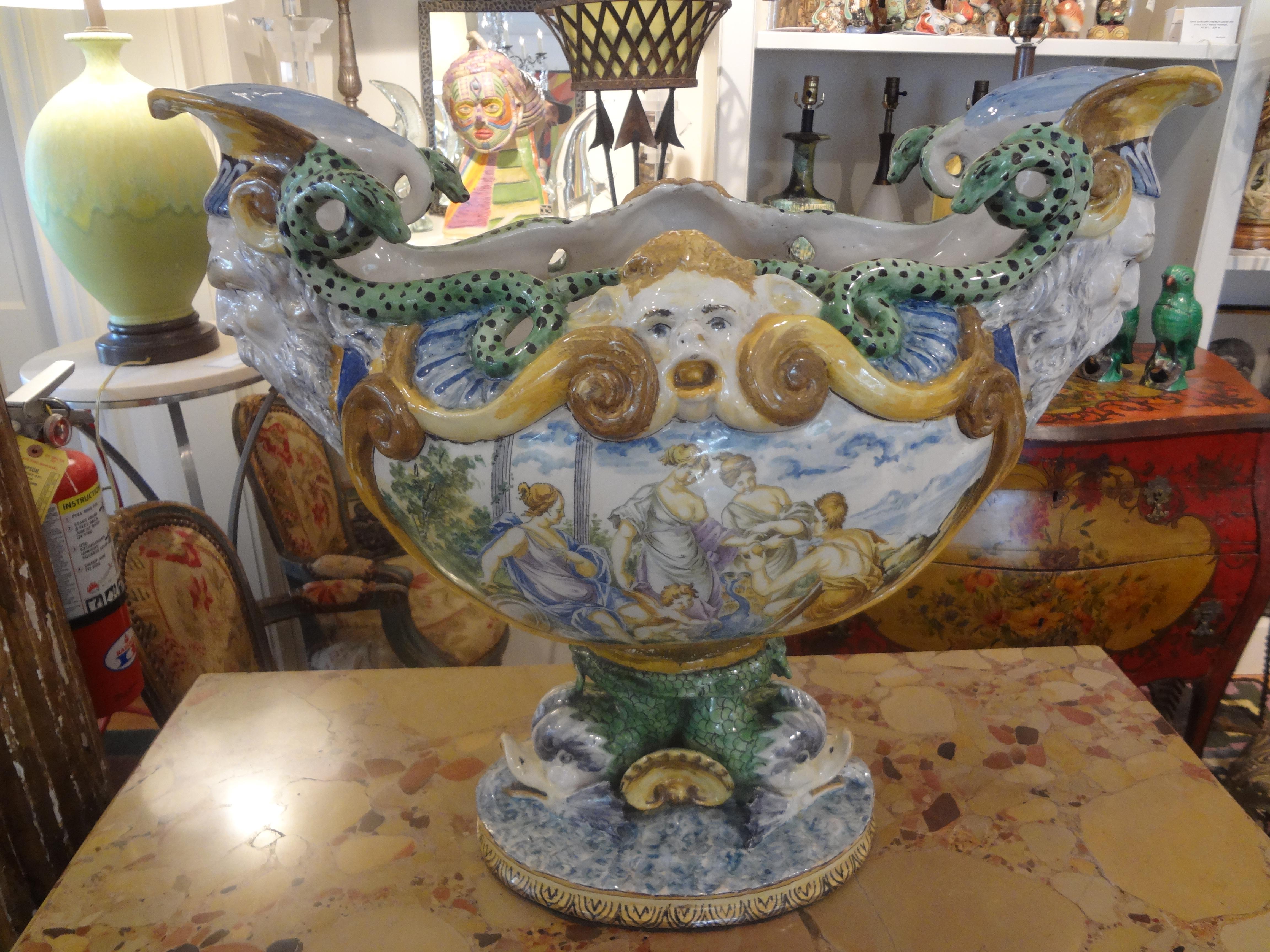 Neoclassical Early 20th Century Italian Majolica Urn For Sale