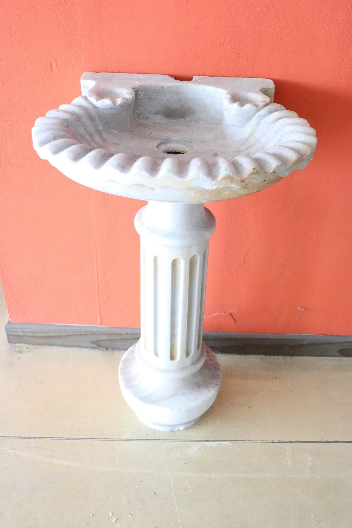 Early 20th Century Italian Marble Shell Sink with Column 6