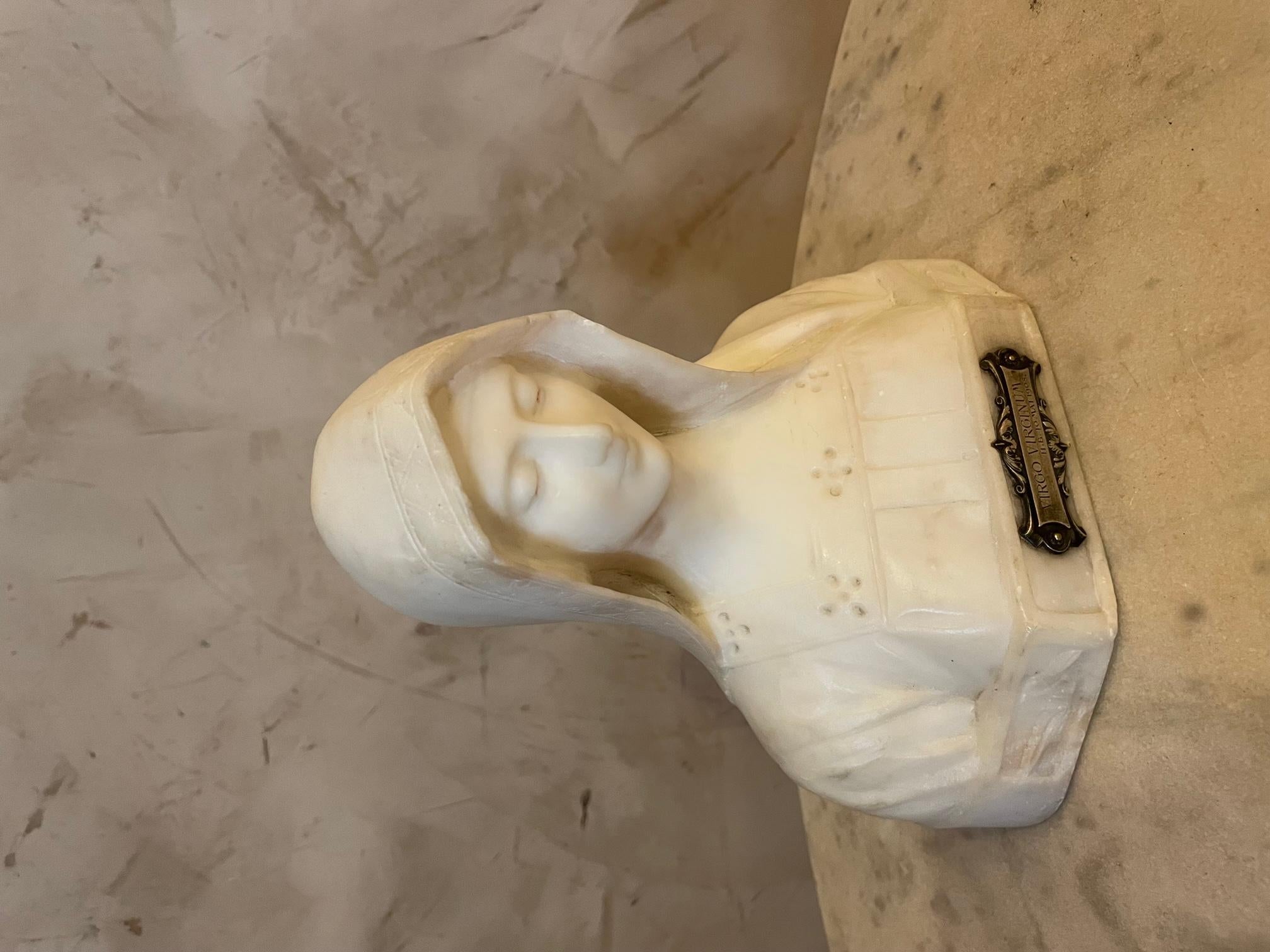 Very nice Early 20th century Italian marble virgin Statue. 
Metal hob with the phrase 