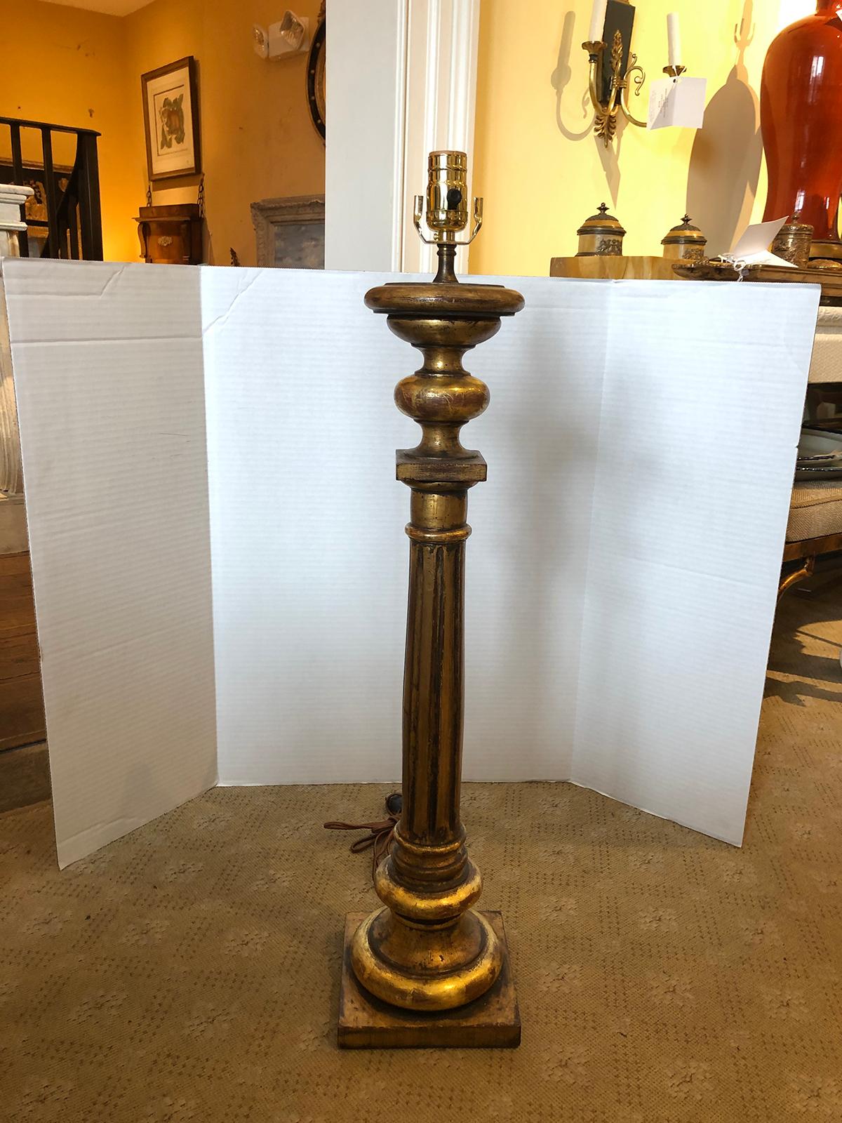Early 20th Century Italian Neoclassical Giltwood Column Lamp For Sale 1