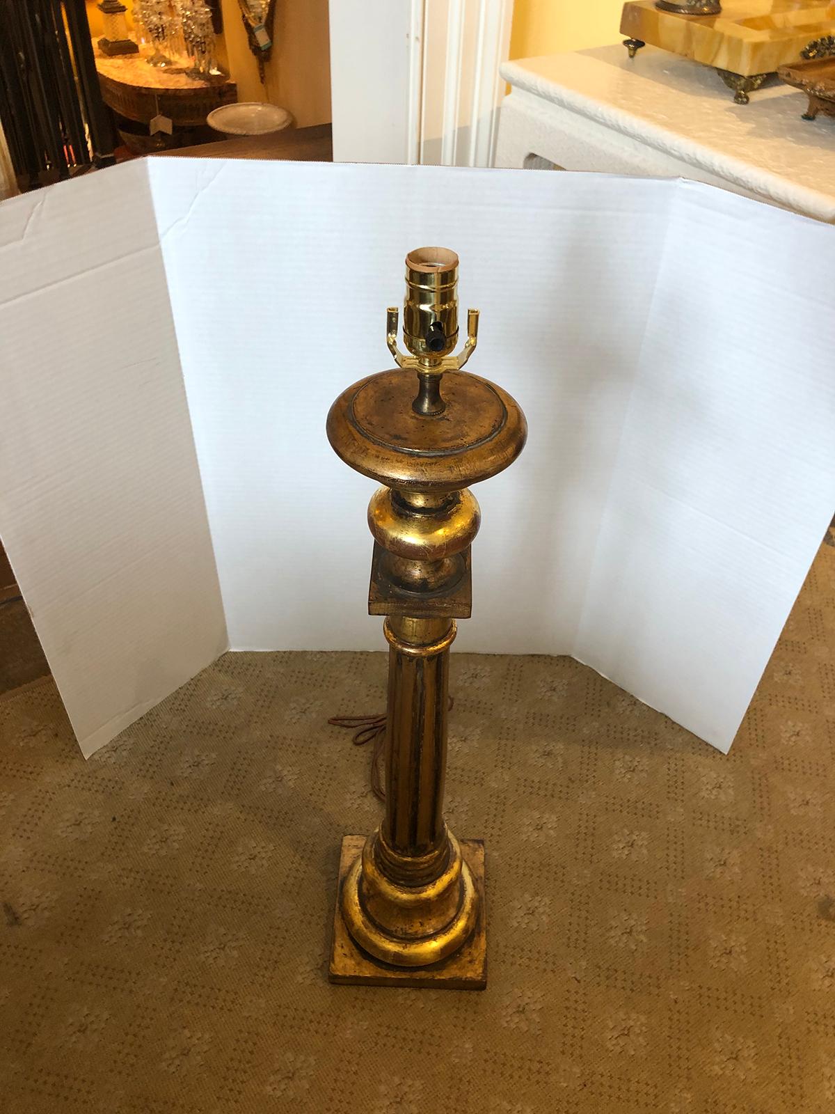 Early 20th Century Italian Neoclassical Giltwood Column Lamp For Sale 2
