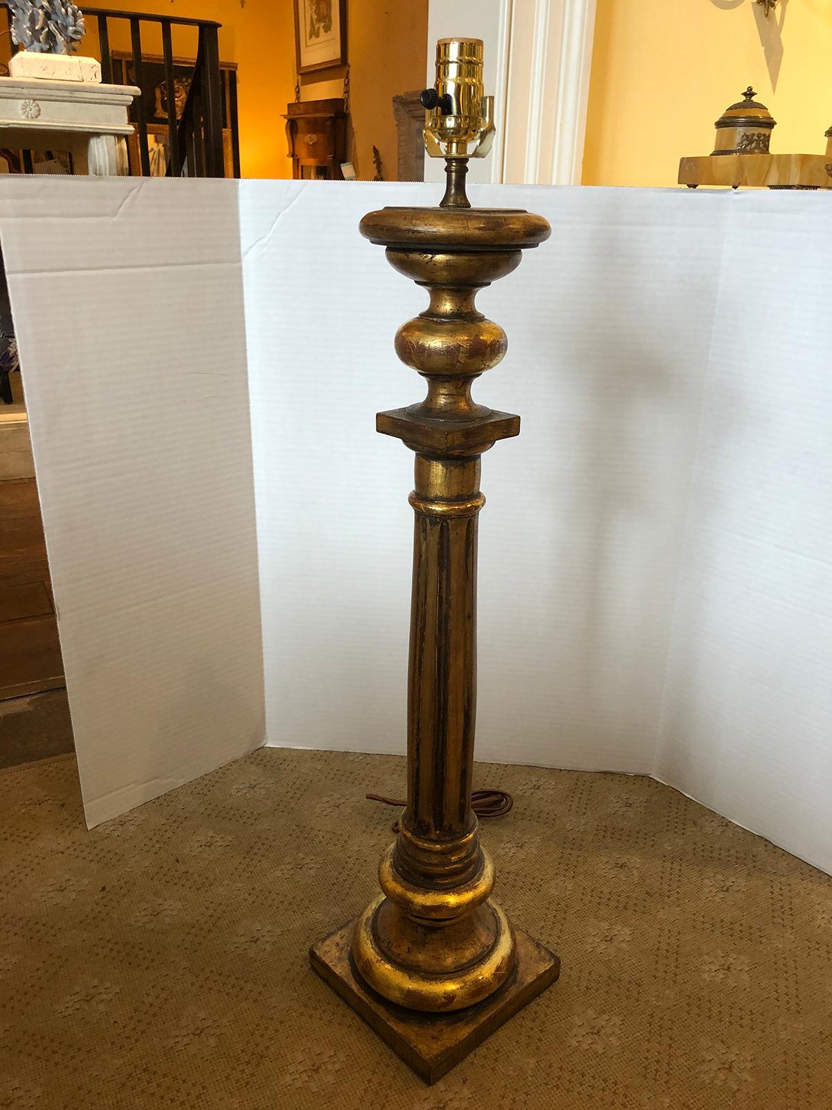 Early 20th Century Italian Neoclassical Giltwood Column Lamp For Sale 4