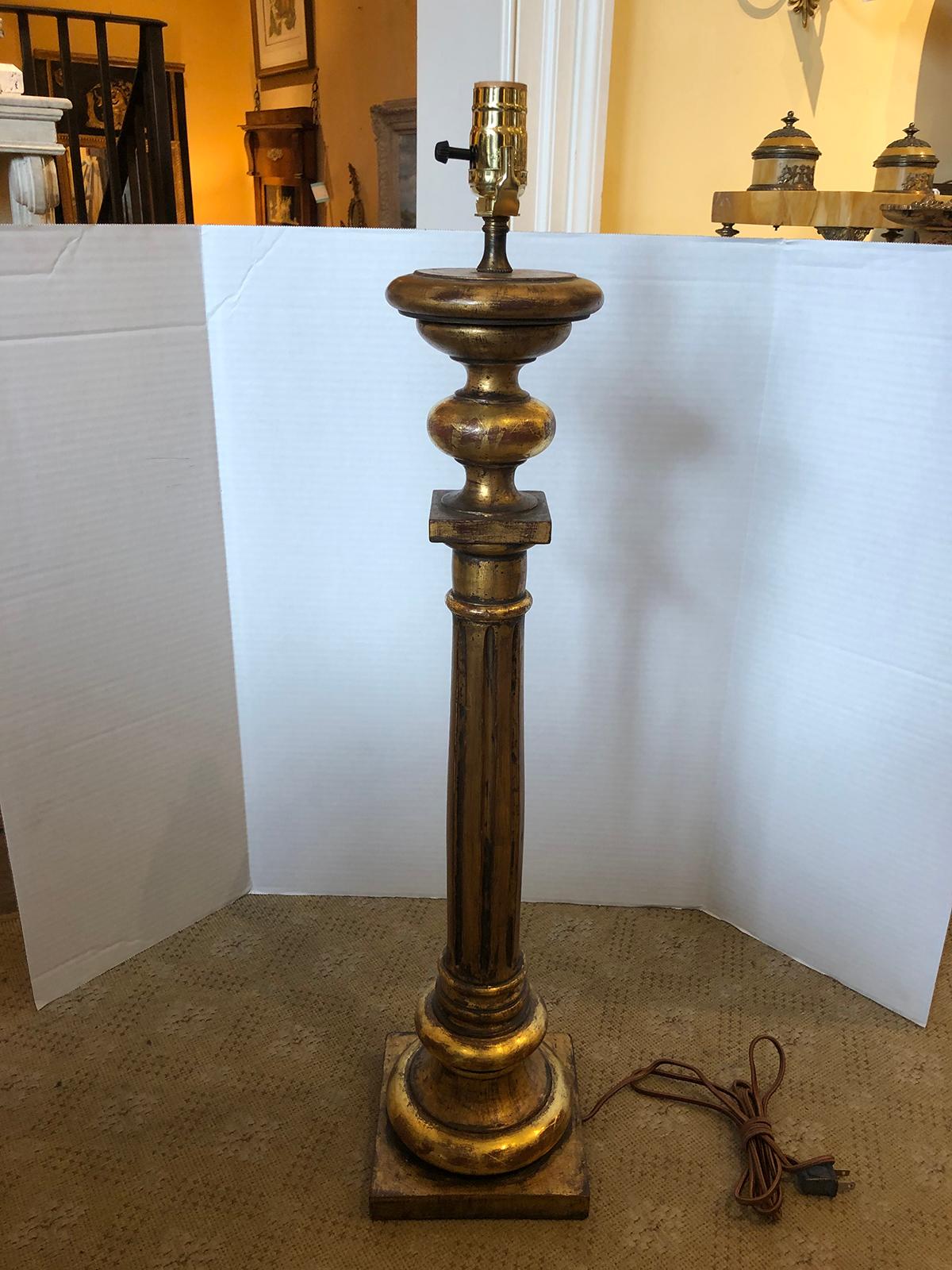 Early 20th Century Italian Neoclassical Giltwood Column Lamp For Sale 5