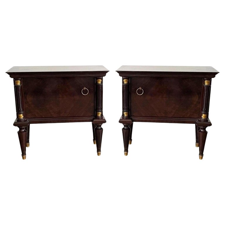 Paire De Tables De Chevet Anciennes En Bois - Italie XXe Siècle