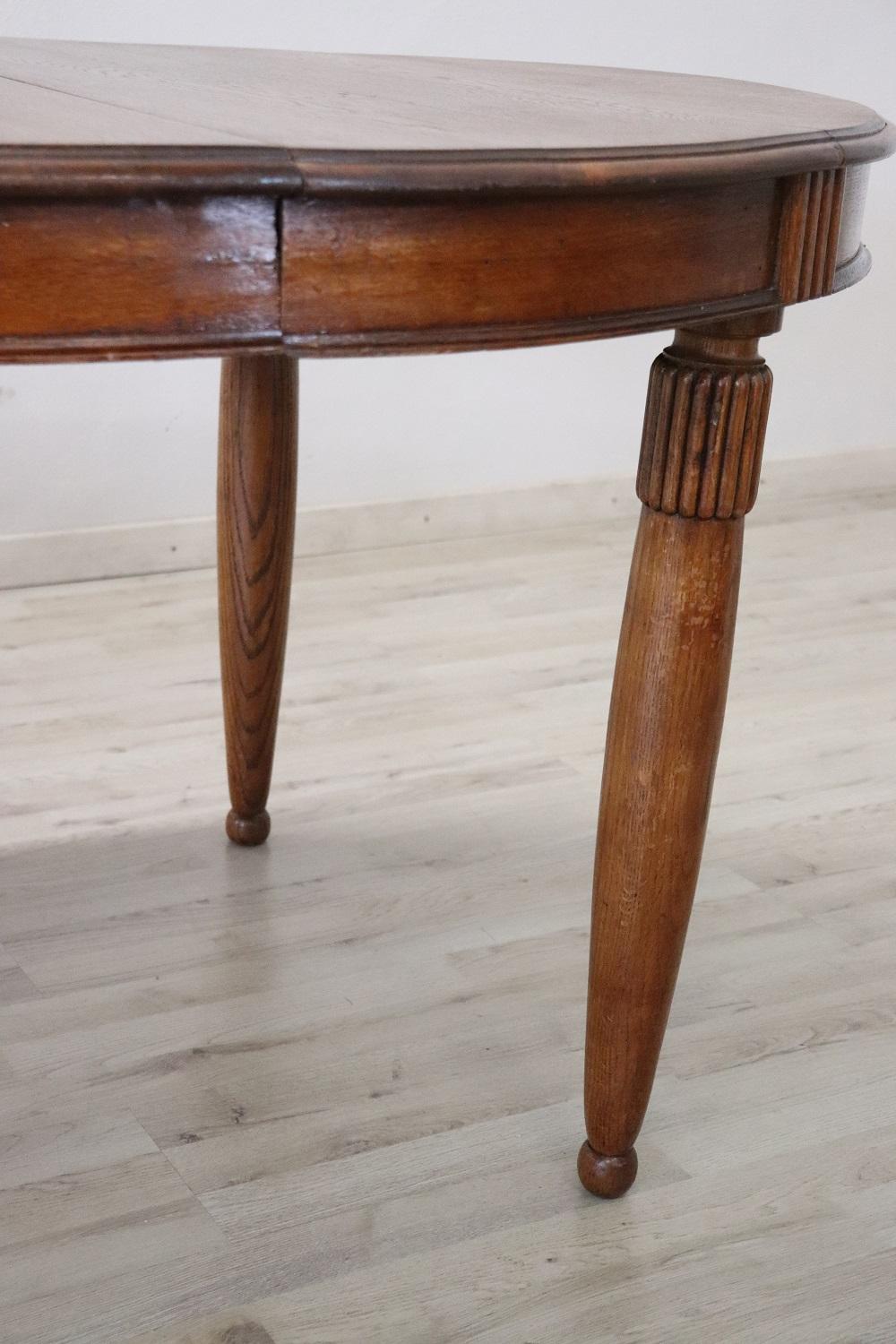 Mid-20th Century Early 20th Century Italian Oak Wood Oval Extendable Antique Dining Room Table