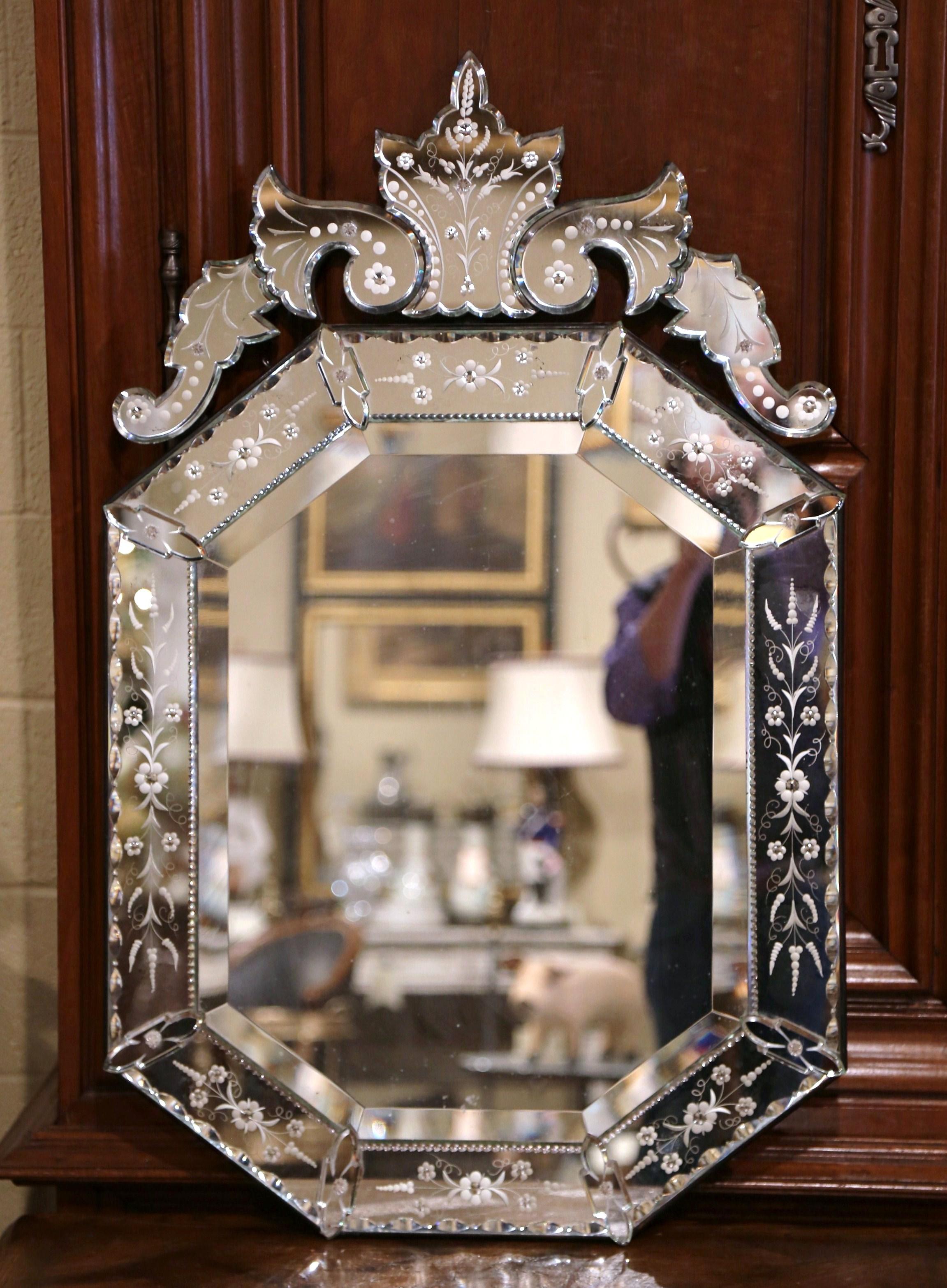 Early 20th Century Italian Octagonal Venetian Mirror with Painted Floral Etching In Excellent Condition In Dallas, TX