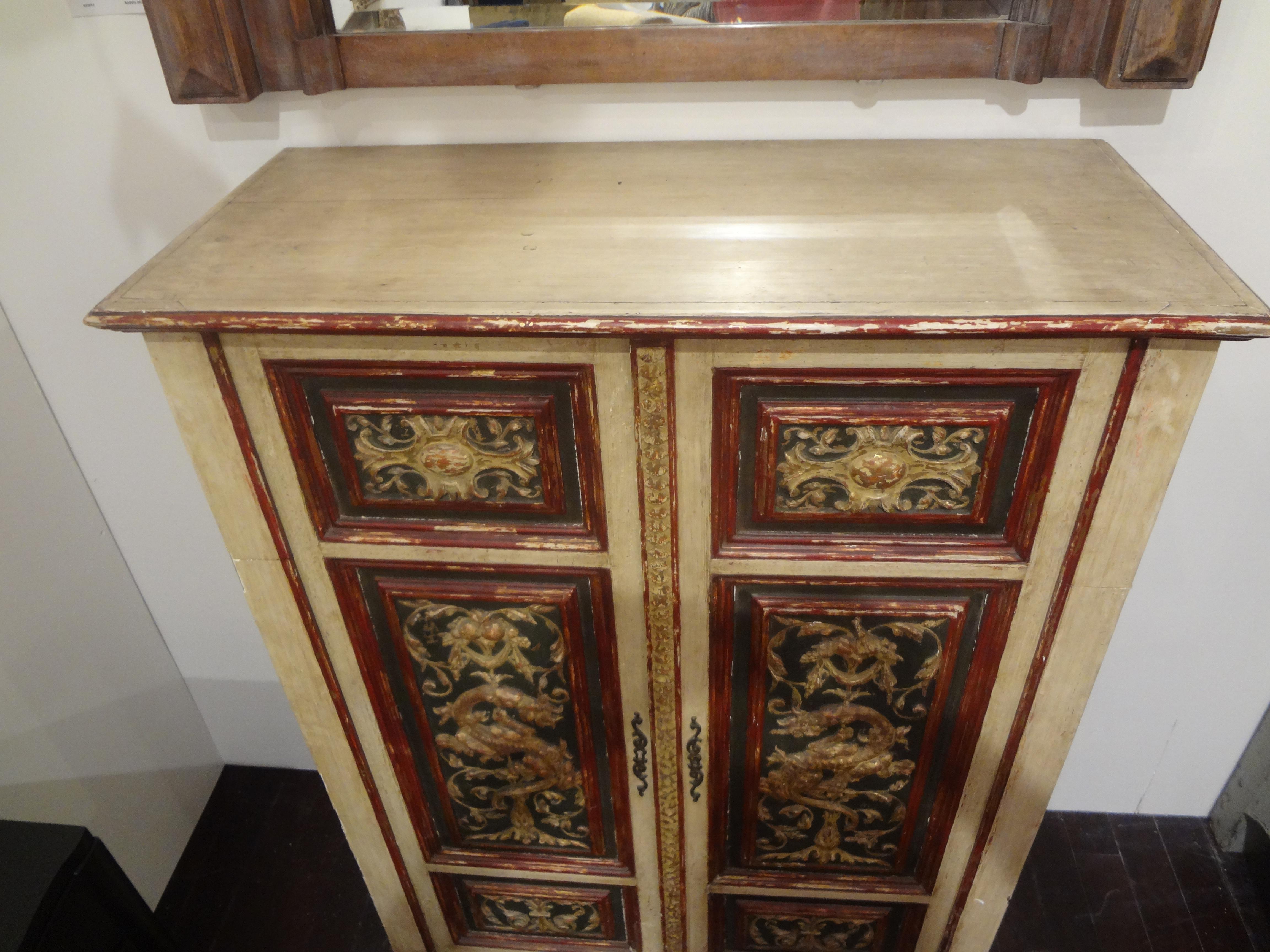 Italian Painted and Giltwood Chinoiserie Cabinet For Sale 5