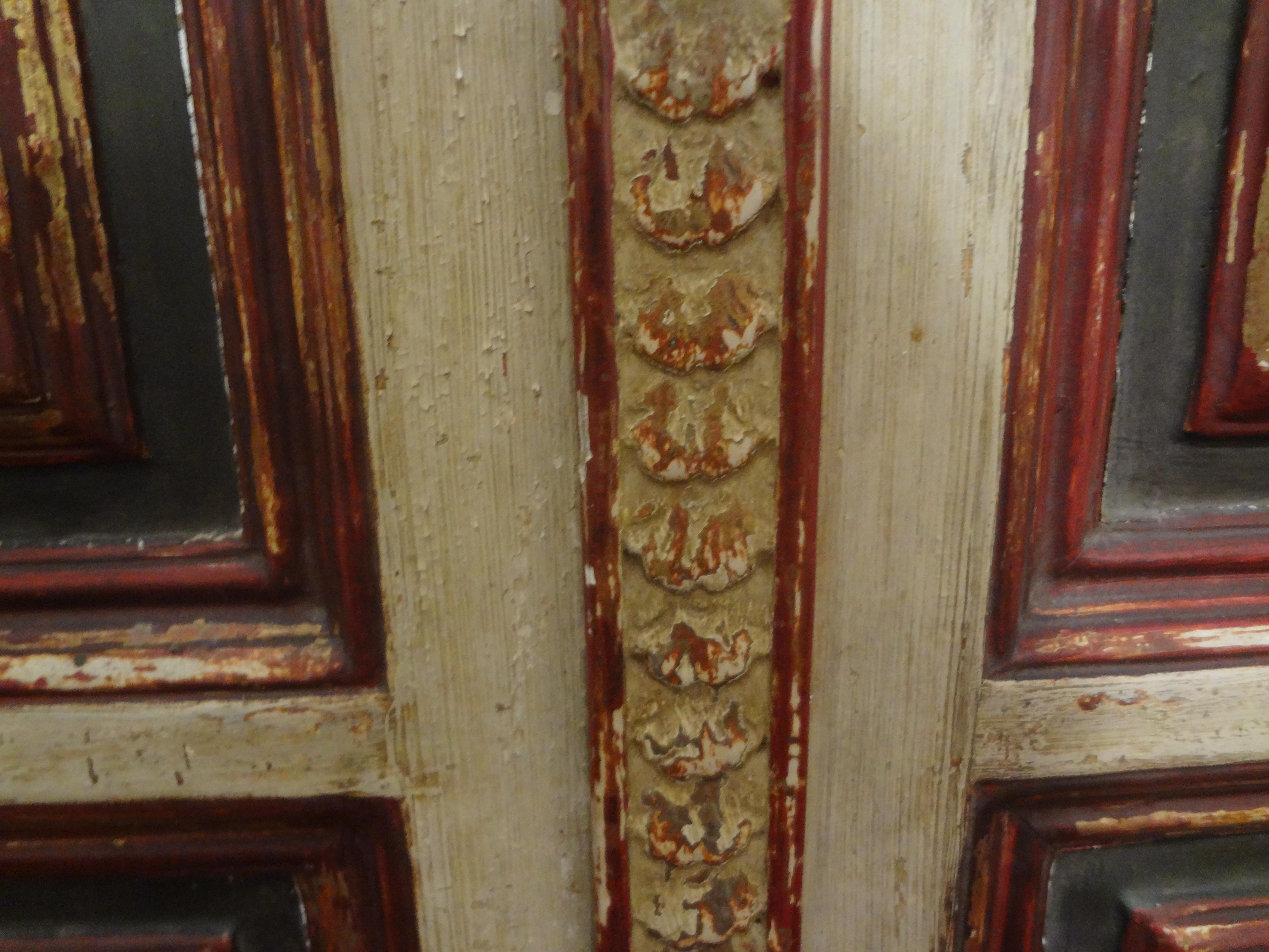 Italian Painted and Giltwood Chinoiserie Cabinet In Good Condition For Sale In Houston, TX