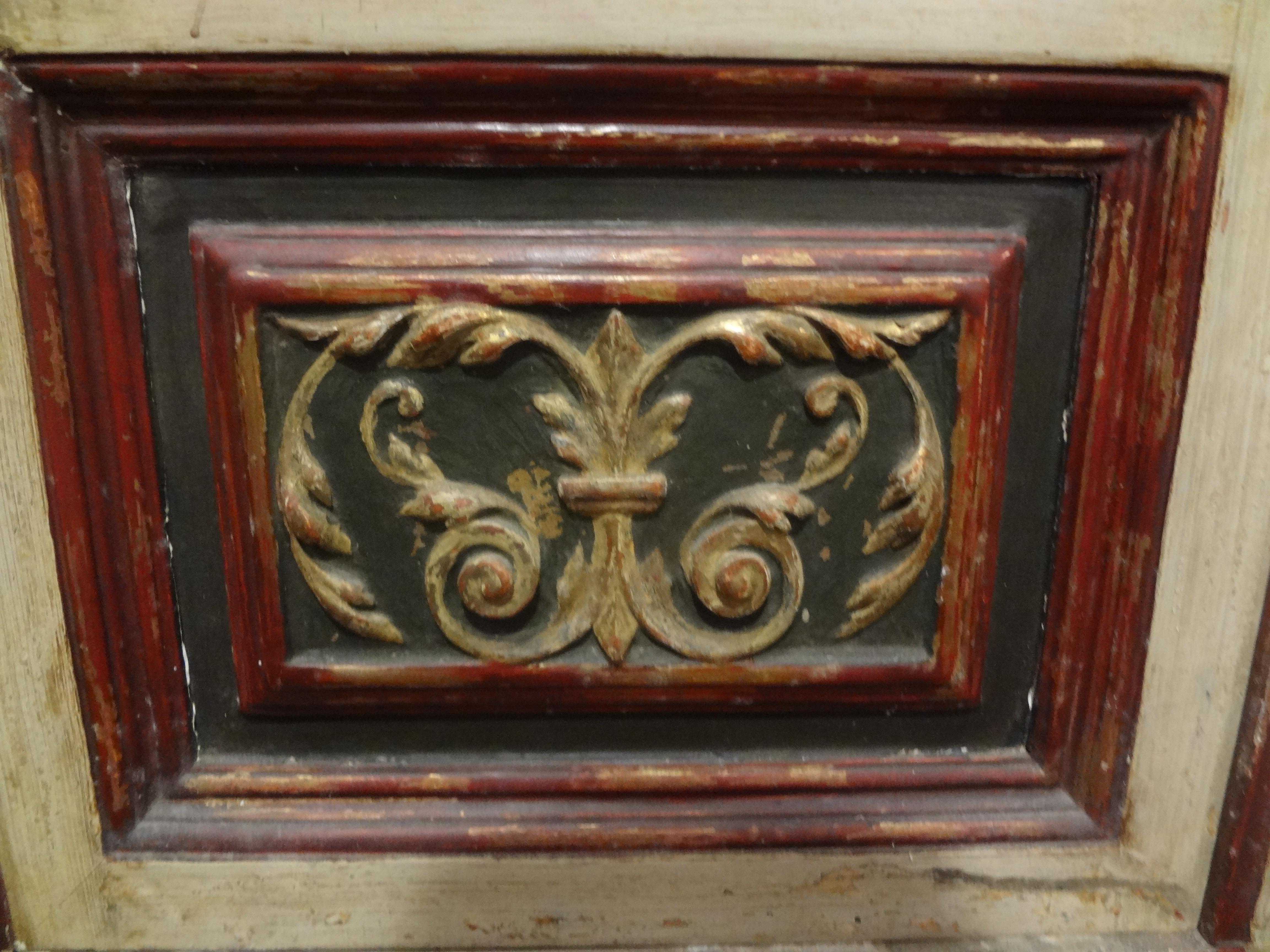 Armadio Chinoiserie italiano dipinto e in legno dorato In condizioni buone in vendita a Houston, TX