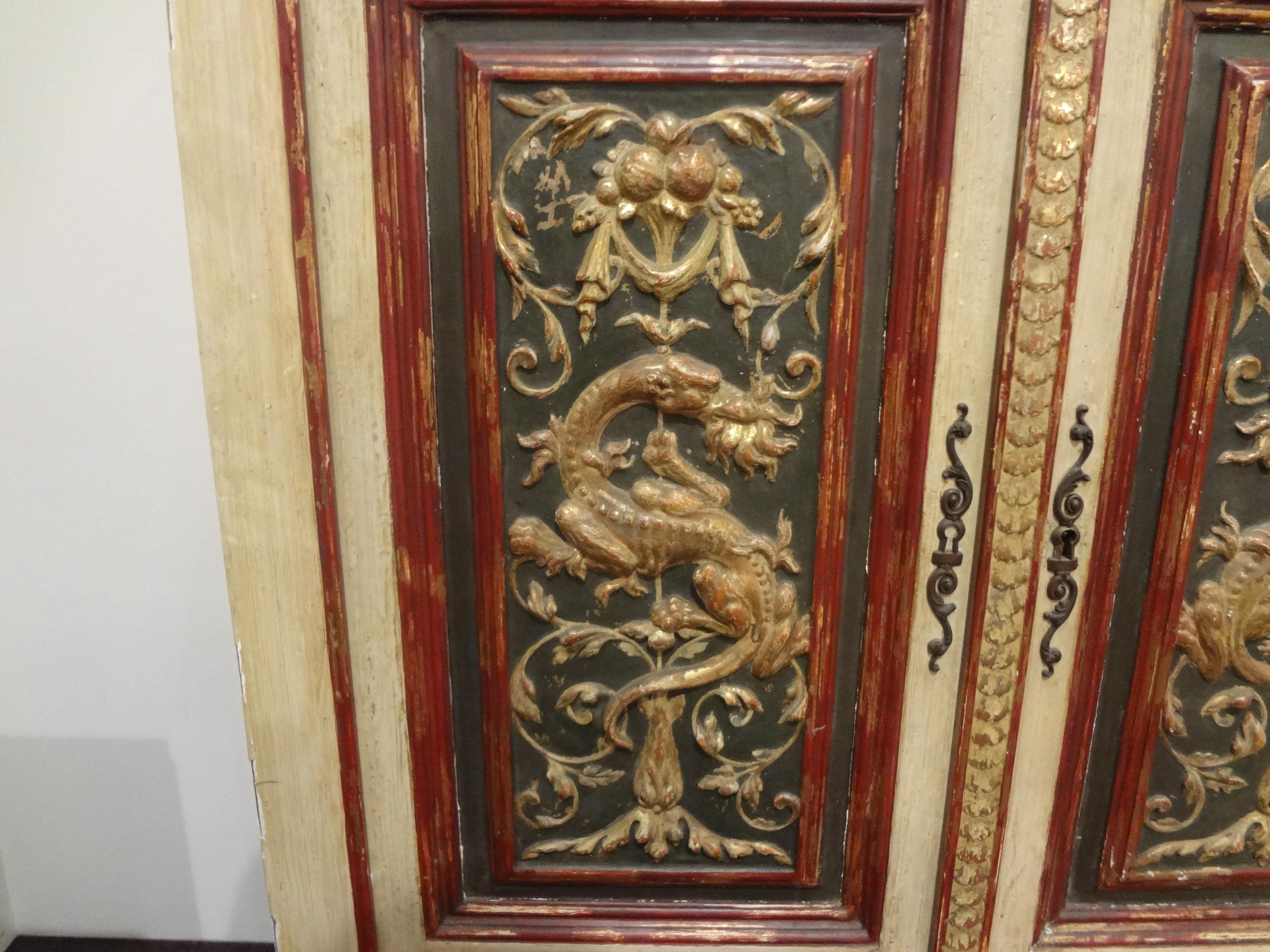 Italian Painted and Giltwood Chinoiserie Cabinet For Sale 4
