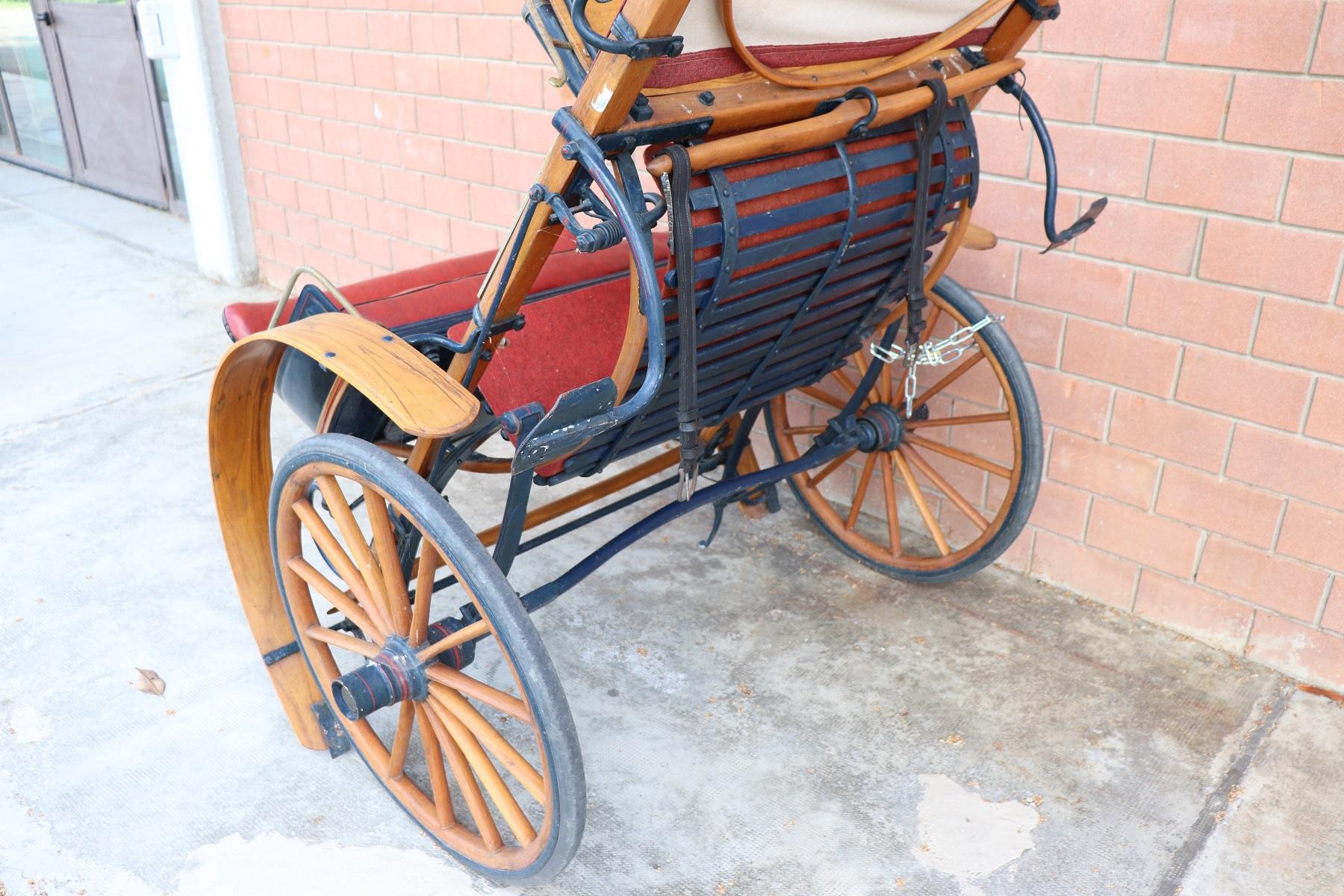 Early 20th Century Italian Pair of Horse Drawn Carriage Buggy Carriage Wagon In Good Condition In Casale Monferrato, IT