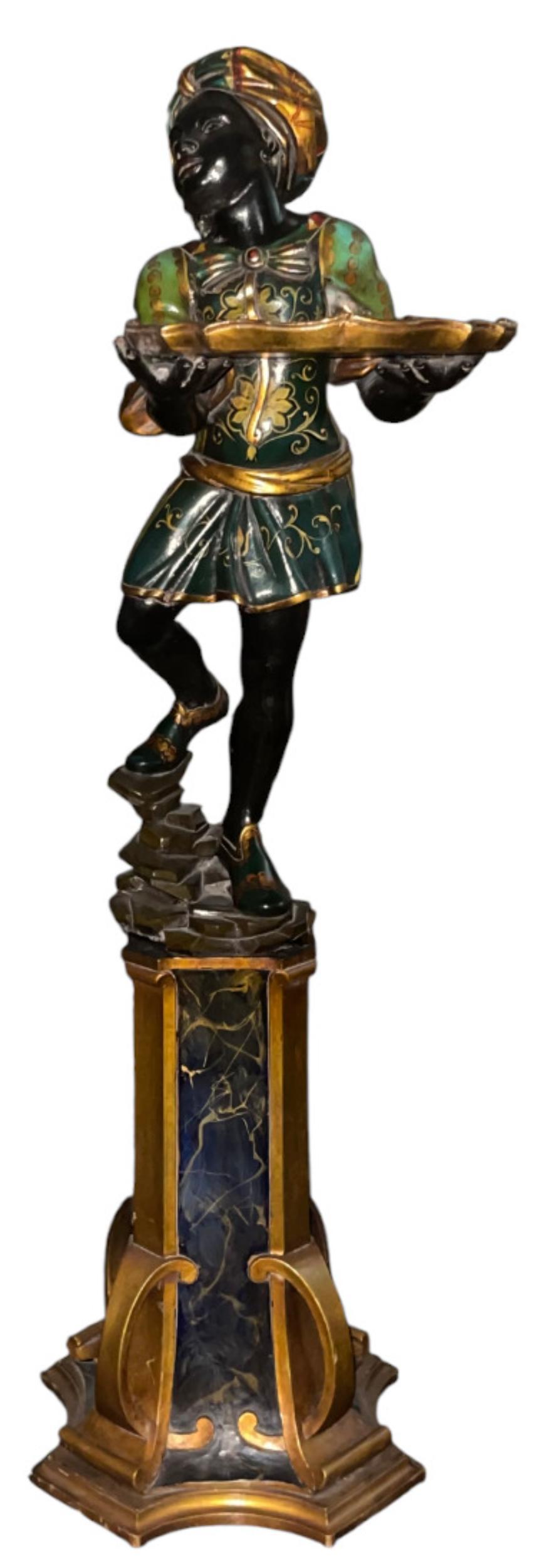 Italiano Early 20th Century Italian Pair of Polychrome Blackamoor Carved Wood Figures in vendita