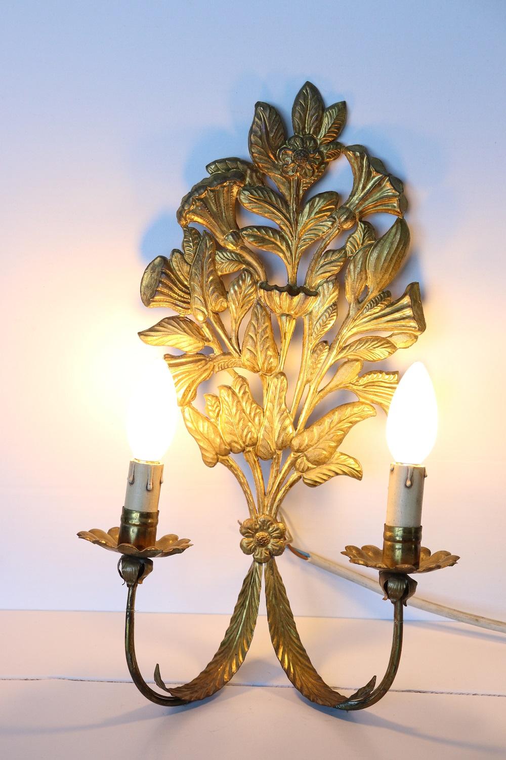 Gilt Early 20th Century Italian Pair of Wall Lights or Sconces in Gilded Metal