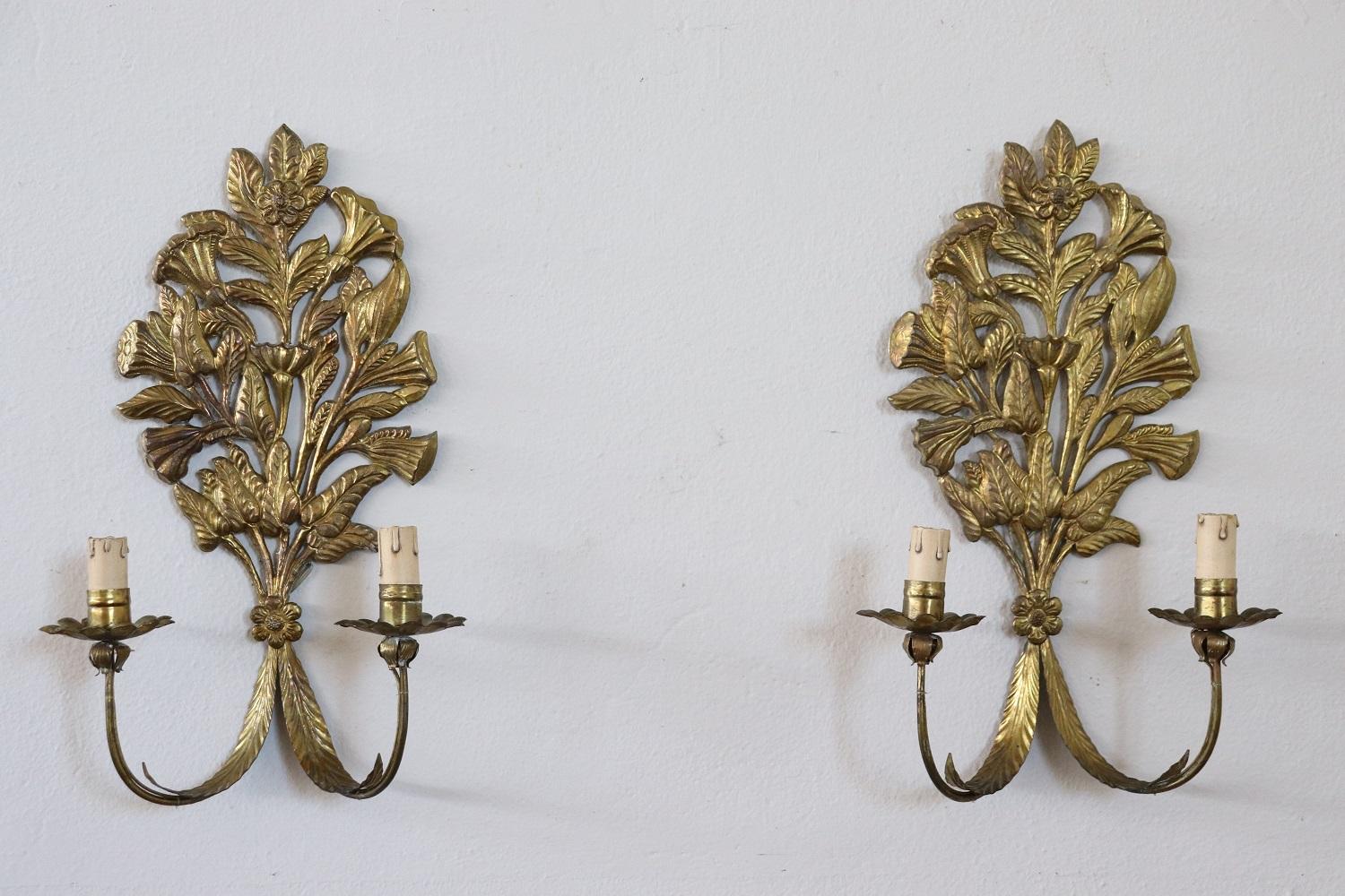 Early 20th Century Italian Pair of Wall Lights or Sconces in Gilded Metal In Excellent Condition In Casale Monferrato, IT