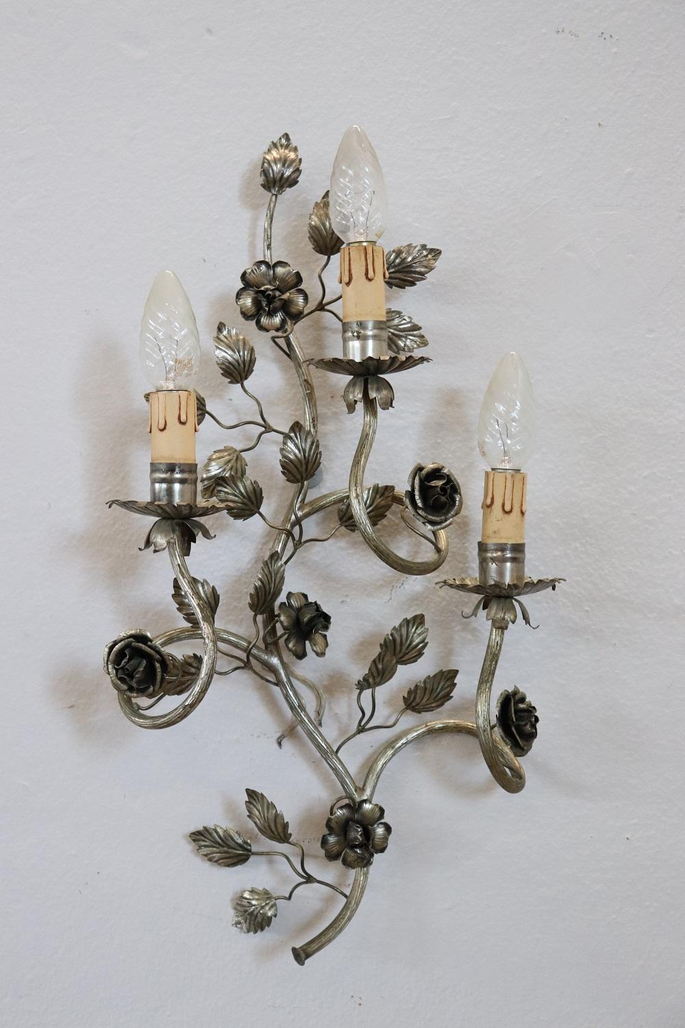 Early 20th Century Italian Pair of Wall Lights or Sconces in Silvered Metal In Excellent Condition For Sale In Casale Monferrato, IT