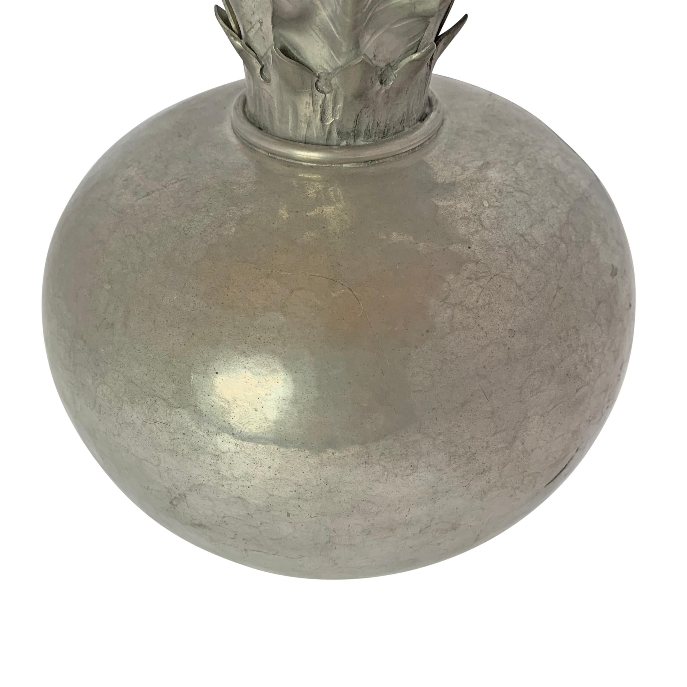 Early 20th Century Italian Pewter Pomegranate Vase im Zustand „Gut“ in Chicago, IL