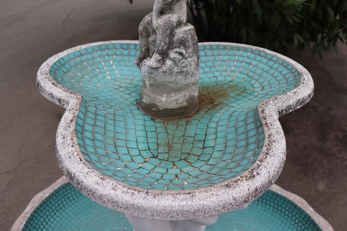 Seltener italienischer neoklassizistischer Gartenbrunnen des 20. Jahrhunderts mit Statue im Angebot 2