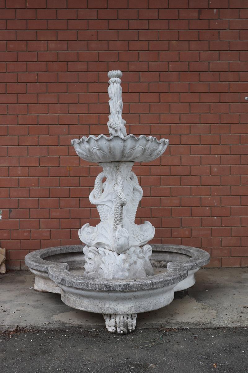 We present this exclusive and rare pair of fountains! A true rarity that you should consider if you're decorating a large and impressive garden.

This pair of majestic Italian fountains was created in the early decades of the 20th century using