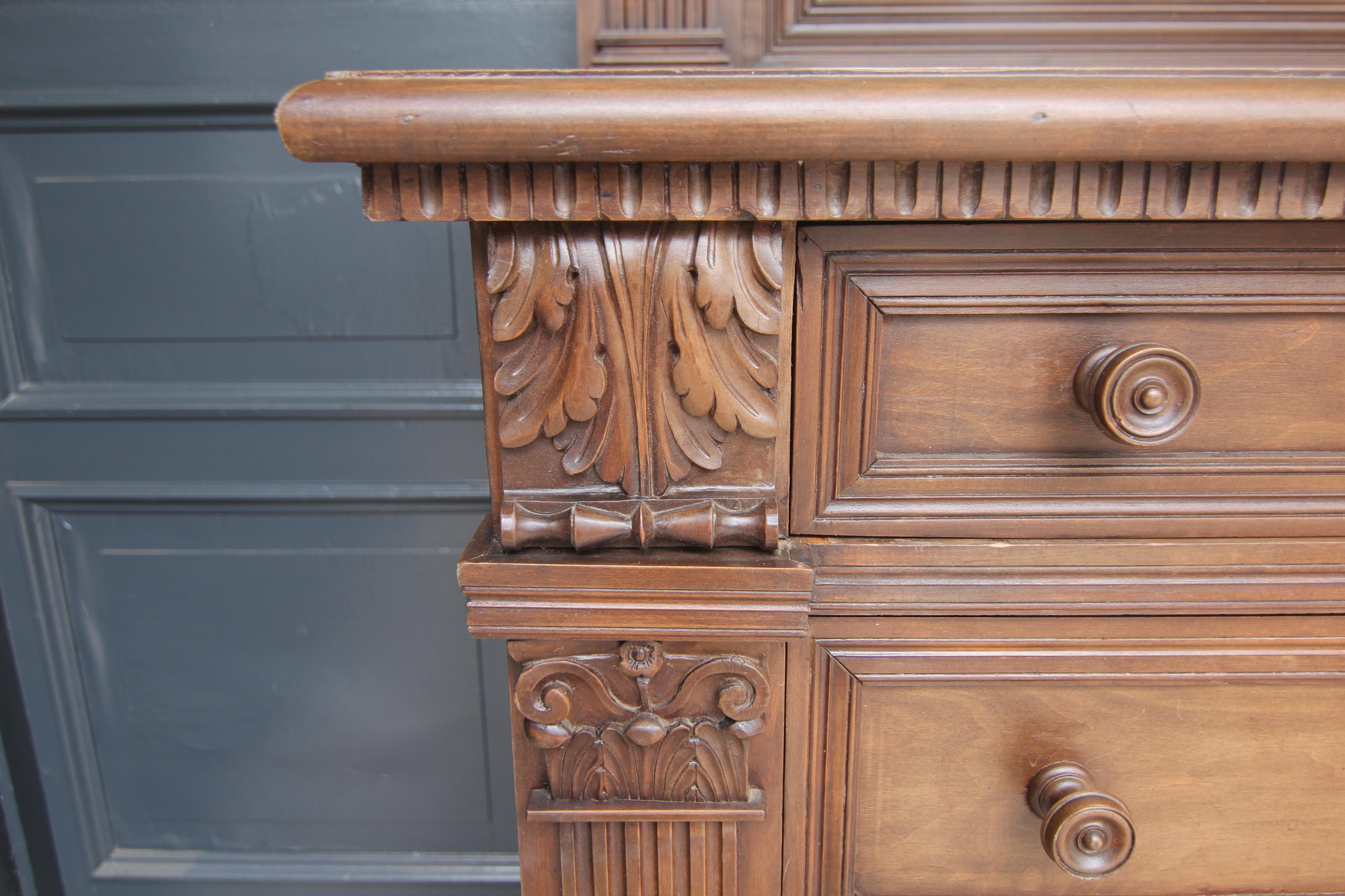 Early 20th Century Italian Renaissance Revival Chest of Drawers with Mirror Top For Sale 2