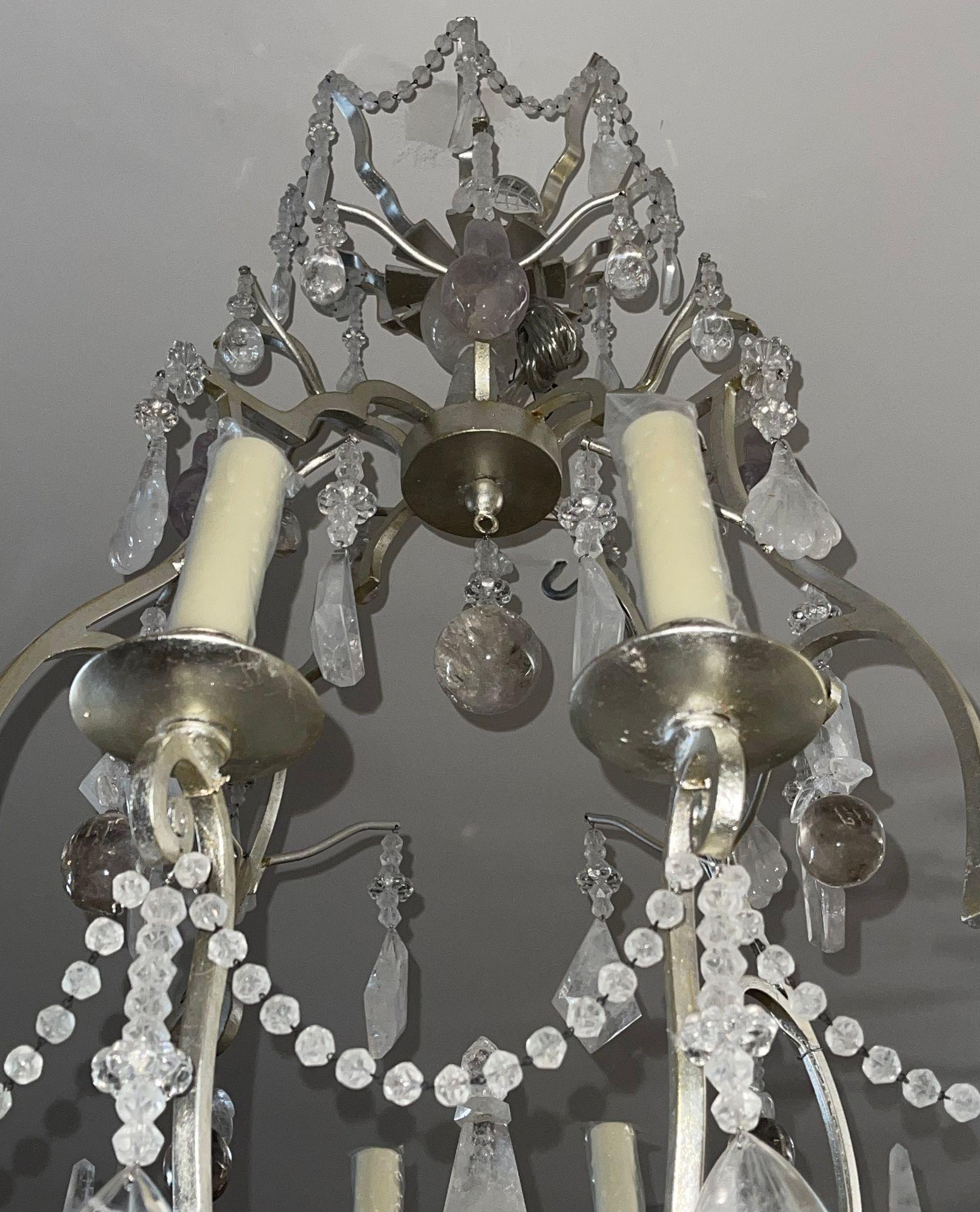 Cristallo di rocca Lampadario in cristallo di rocca e ferro dorato dei primi del Novecento. in vendita