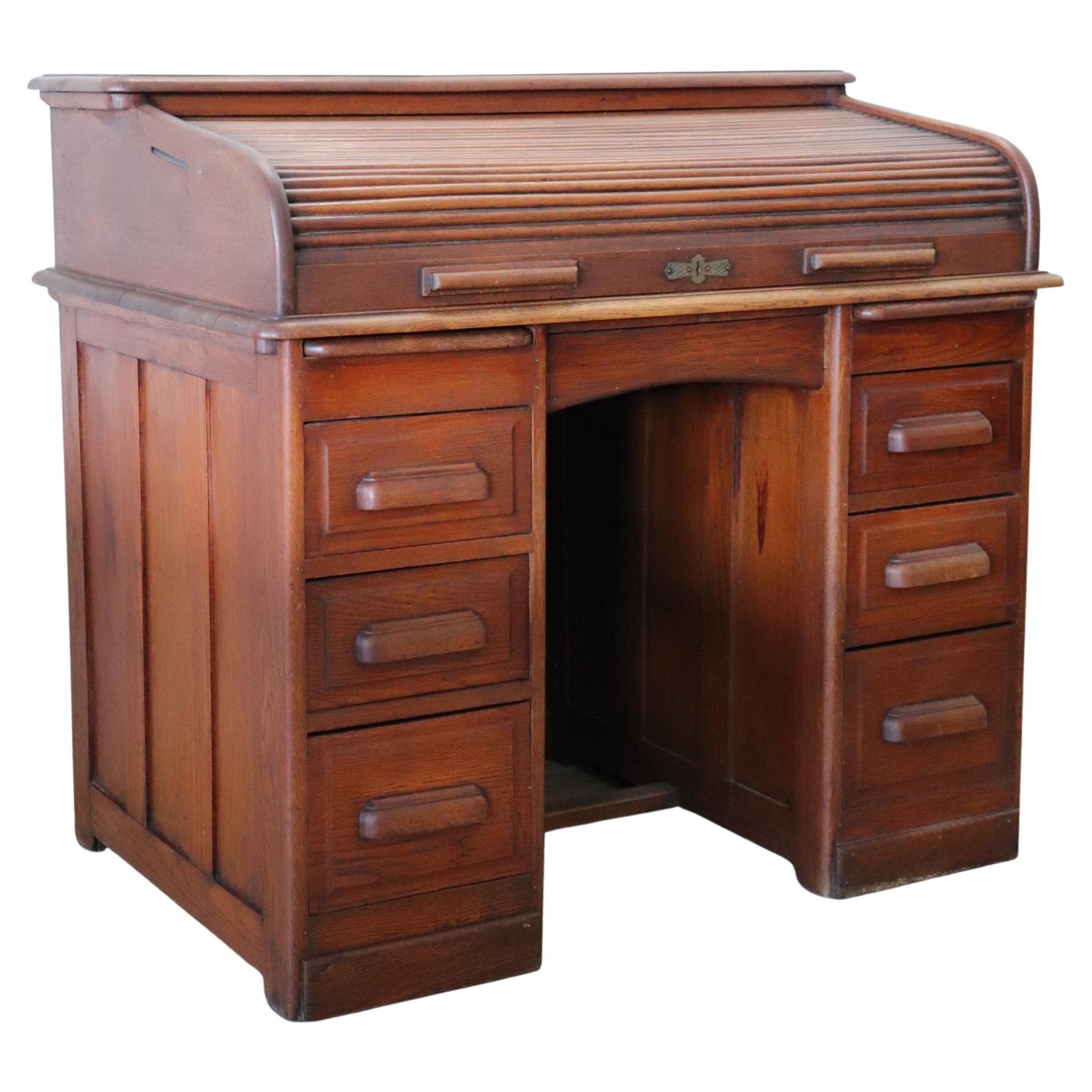 Bureau à roulettes italien du début du 20e siècle en Oak Wood en vente