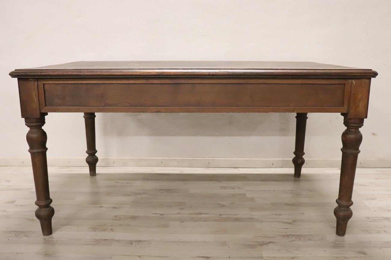 20ième siècle Table de cuisine ou table de salle à manger rustique italienne du début du 20e siècle en Oak Wood en vente